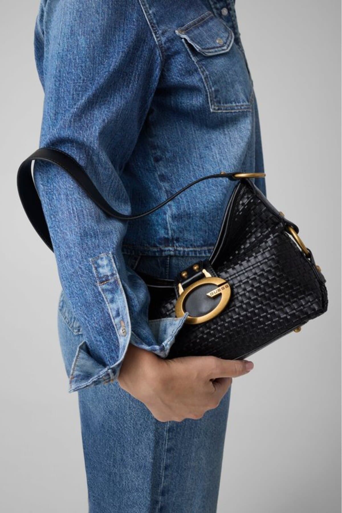 کیف زنانه Guess با بند کراسبادی Camden کیف زنانه Guess با بند کراسبادی Camden