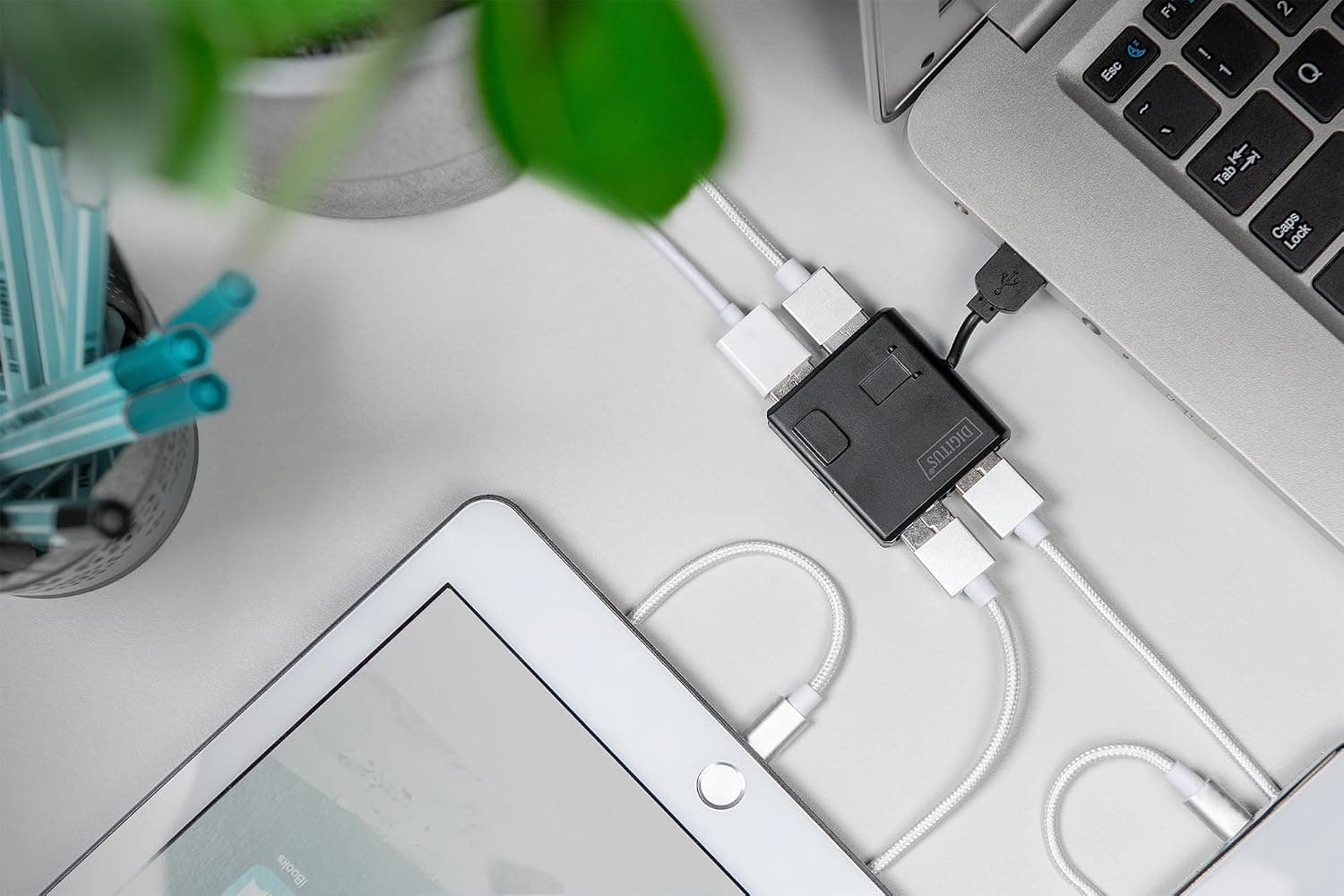 هاب USB 2.0 پرسرعت DIGITUS 4 پورت همراه کابل USB مدل DA-70217 هاب USB 2.0 پرسرعت DIGITUS 4 پورت همراه کابل USB مدل DA-70217