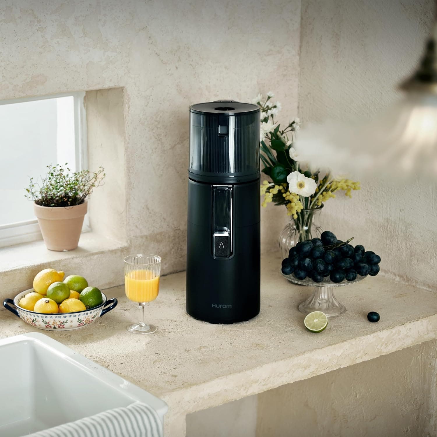 آبمیوهگیری Hurom آهسته مشکی مات مدل H400 آبمیوهگیری Hurom آهسته مشکی مات مدل H400