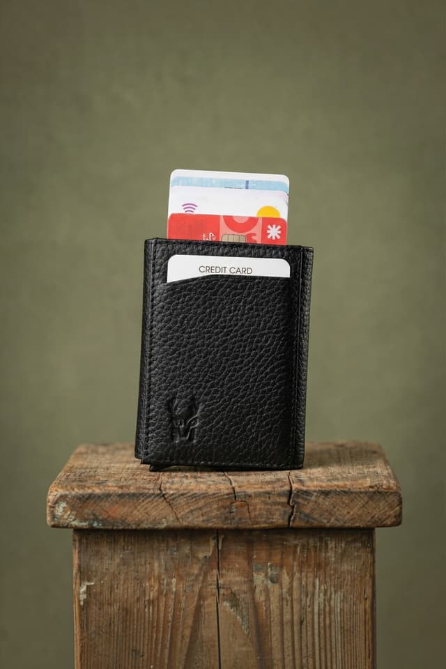 کیف پول مردانه Modica چرمی طبیعی مکانیزم خودکار RFID مشکی Pescol کیف پول مردانه Modica چرمی طبیعی مکانیزم خودکار RFID مشکی Pescol