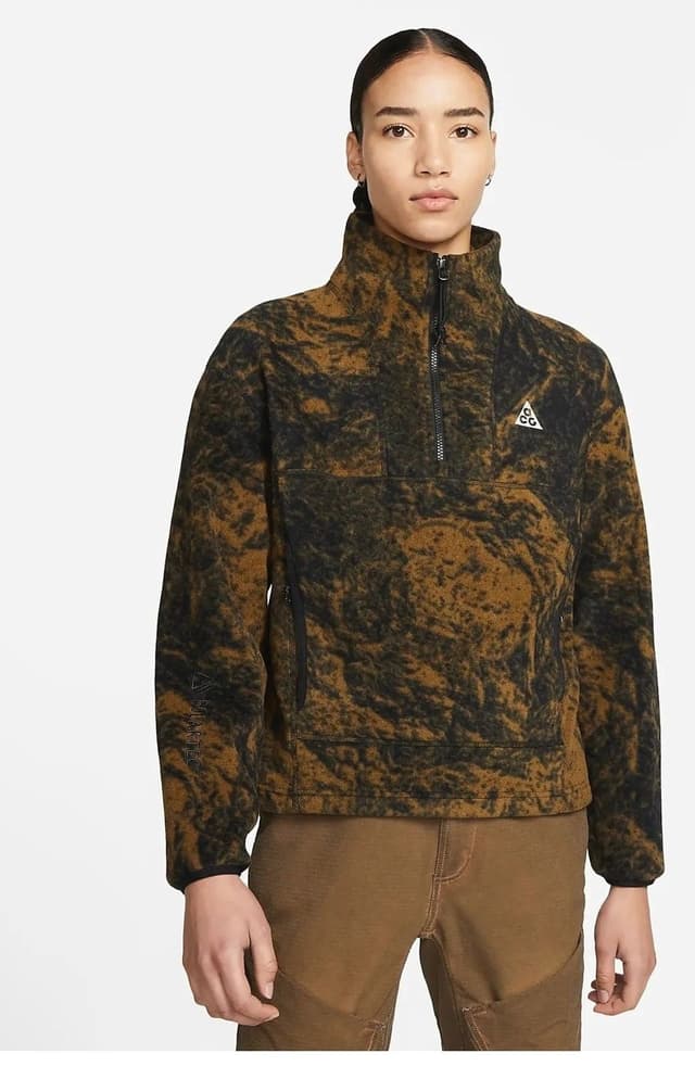 نیمزیپ زنانه Nike ACG Therma-Fit با طرح Wolf Tree نیمزیپ زنانه Nike ACG Therma-Fit با طرح Wolf Tree