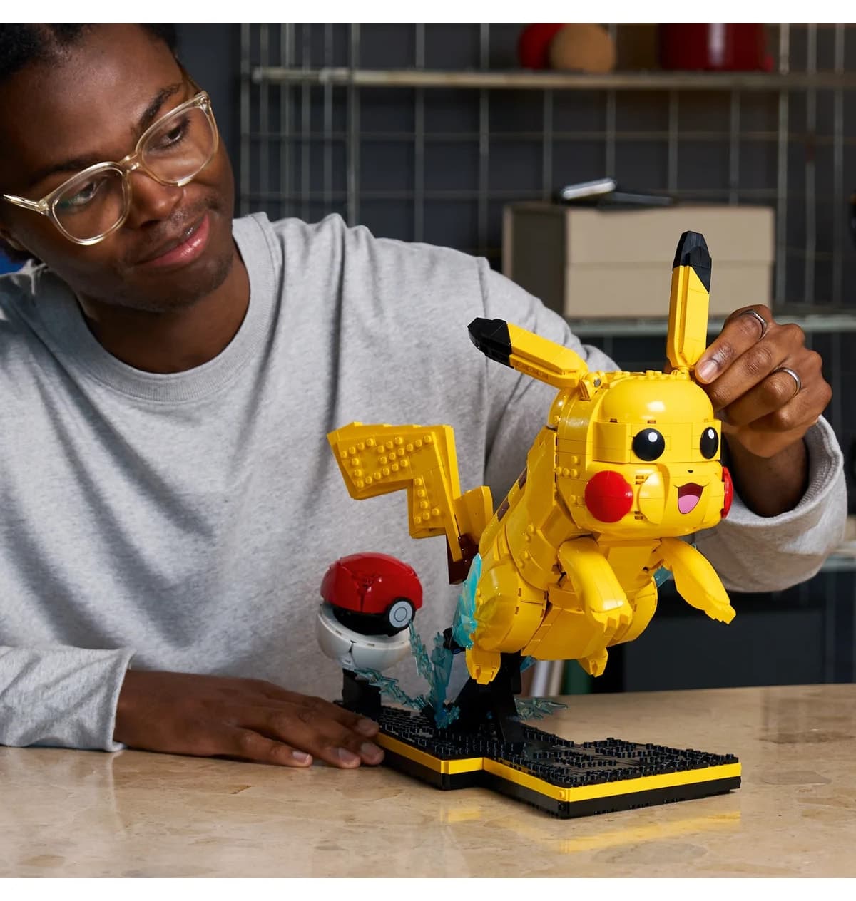 لگو Pokémon Pikachu و Poké Ball مدل 72152 با 2050 قطعه لگو Pokémon Pikachu و Poké Ball مدل 72152 با 2050 قطعه