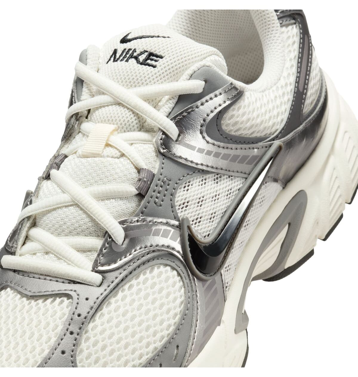 کفش ورزشی مردانه Nike سفید مدل V5 RNR HJ5228 009 کفش ورزشی مردانه Nike سفید مدل V5 RNR HJ5228 009
