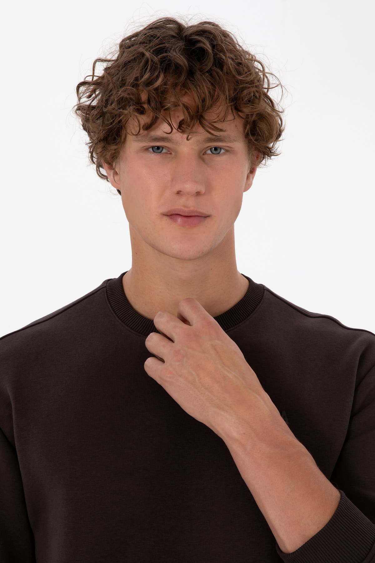 سوئیشرت مردانه U.S. Polo Assn. فیت راحت یقه گرد پرزدار قهوهای مدل 50313757-VR084 سوئیشرت مردانه U.S. Polo Assn. فیت راحت یقه گرد پرزدار قهوهای مدل 50313757-VR084