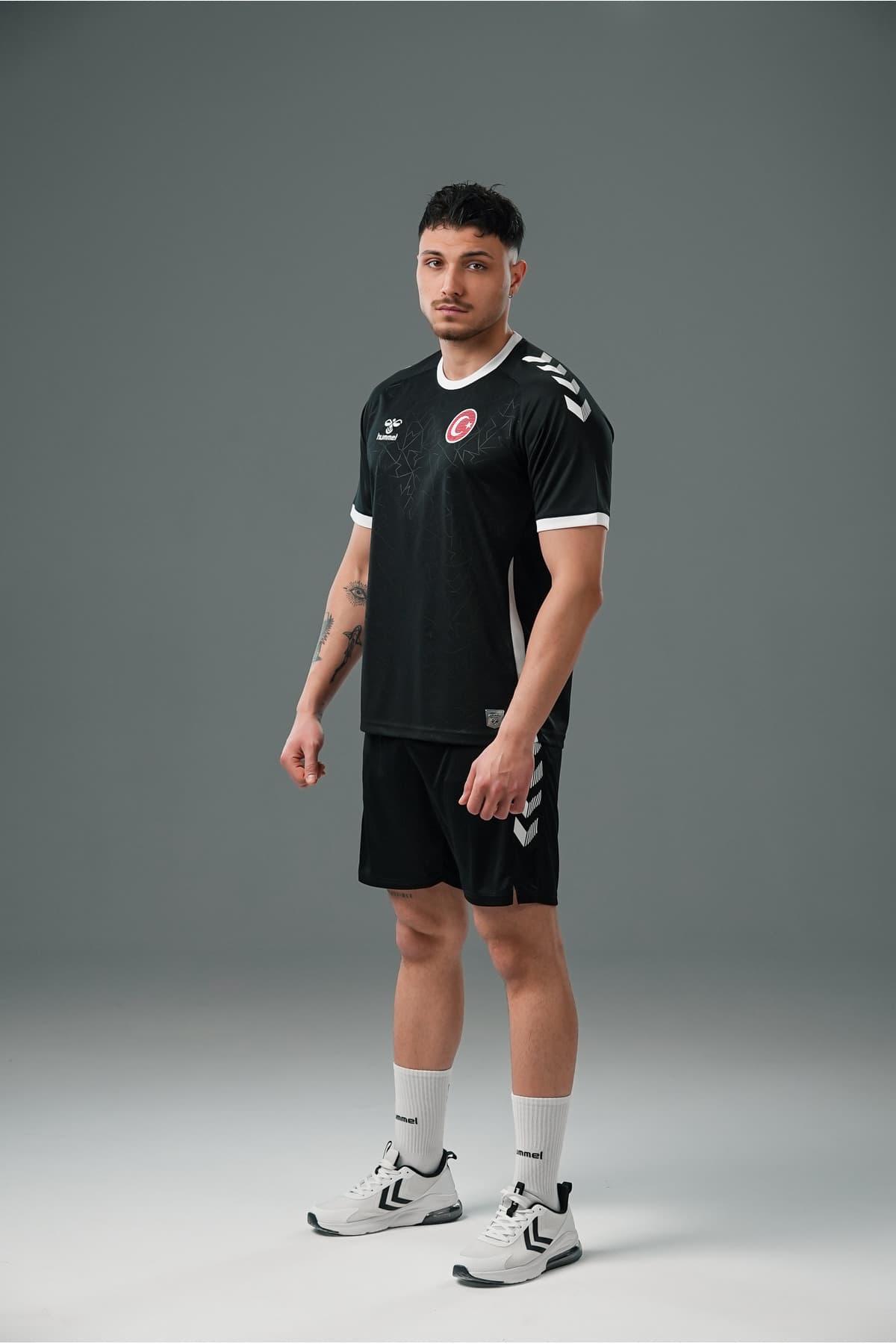 تیشرت تمرینی مردانه hummel تیم ملی Dream مشکی تیشرت تمرینی مردانه hummel تیم ملی Dream مشکی