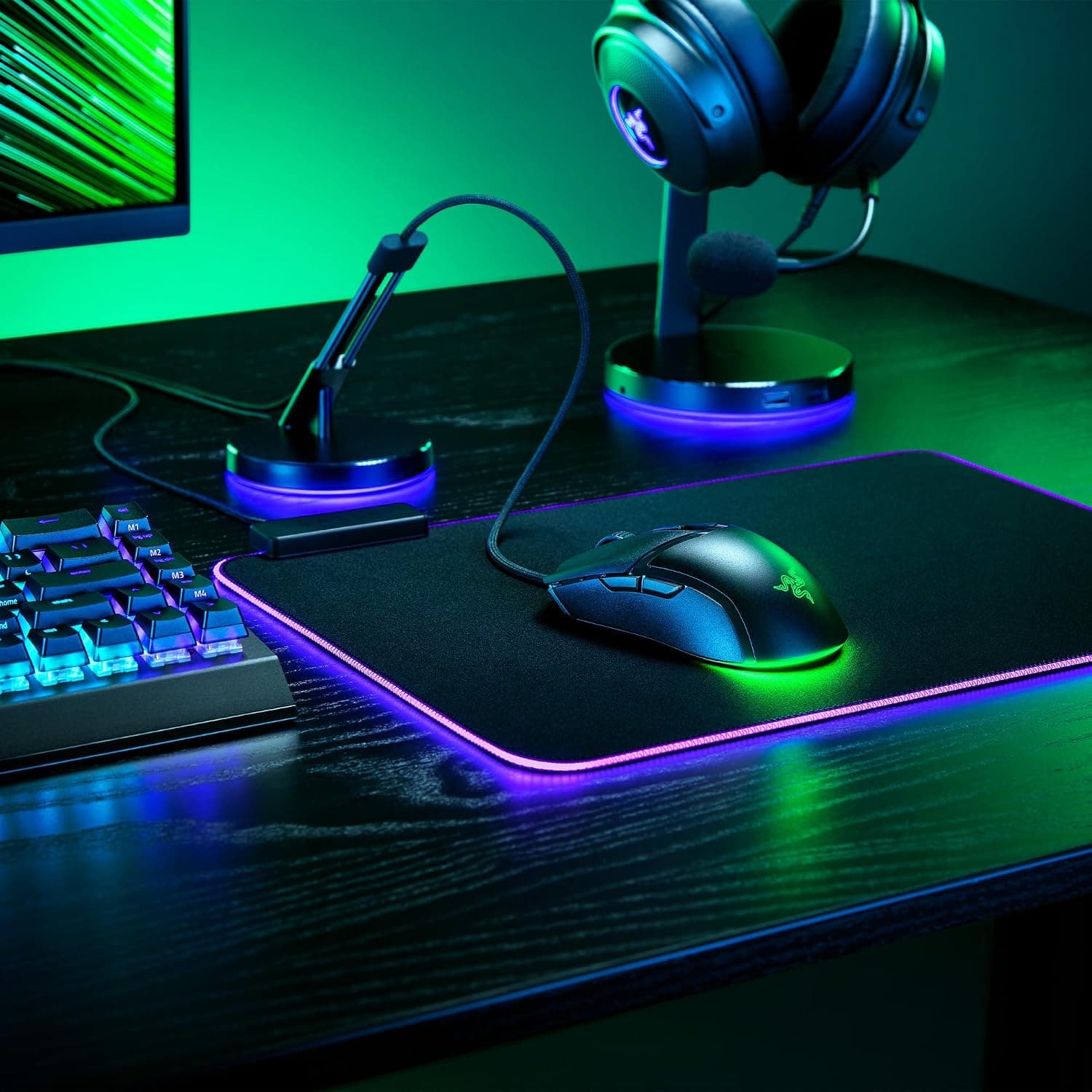 ماوس گیمینگ سیمی Razer مشکی 57g با نورپردازی Chroma RGB ماوس گیمینگ سیمی Razer مشکی 57g با نورپردازی Chroma RGB