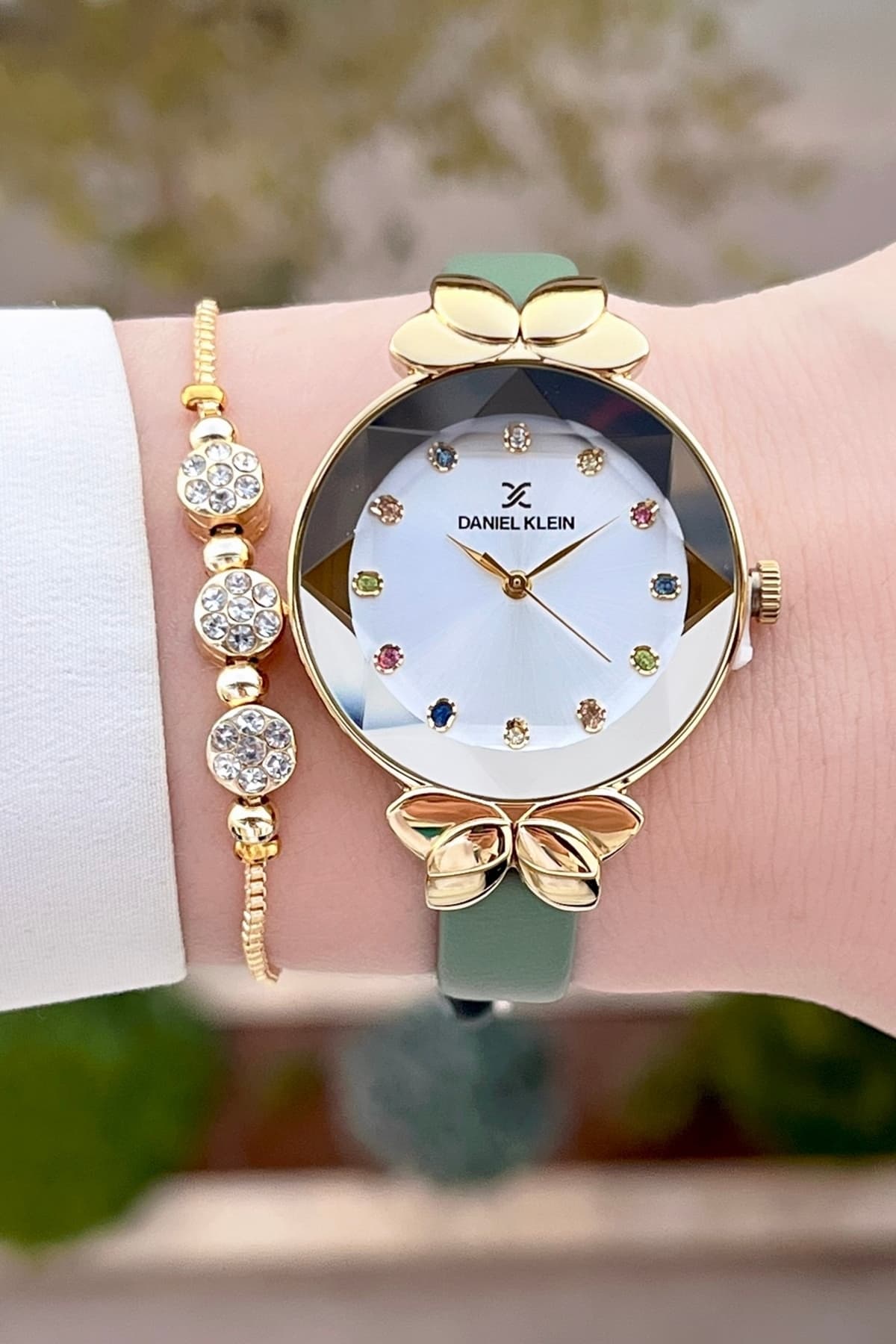 ساعت مچی زنانه Daniel Klein بند سبز قاب طلایی قابل تنظیم با دستبند مدل Dkgnct1441 ساعت مچی زنانه Daniel Klein بند سبز قاب طلایی قابل تنظیم با دستبند مدل Dkgnct1441