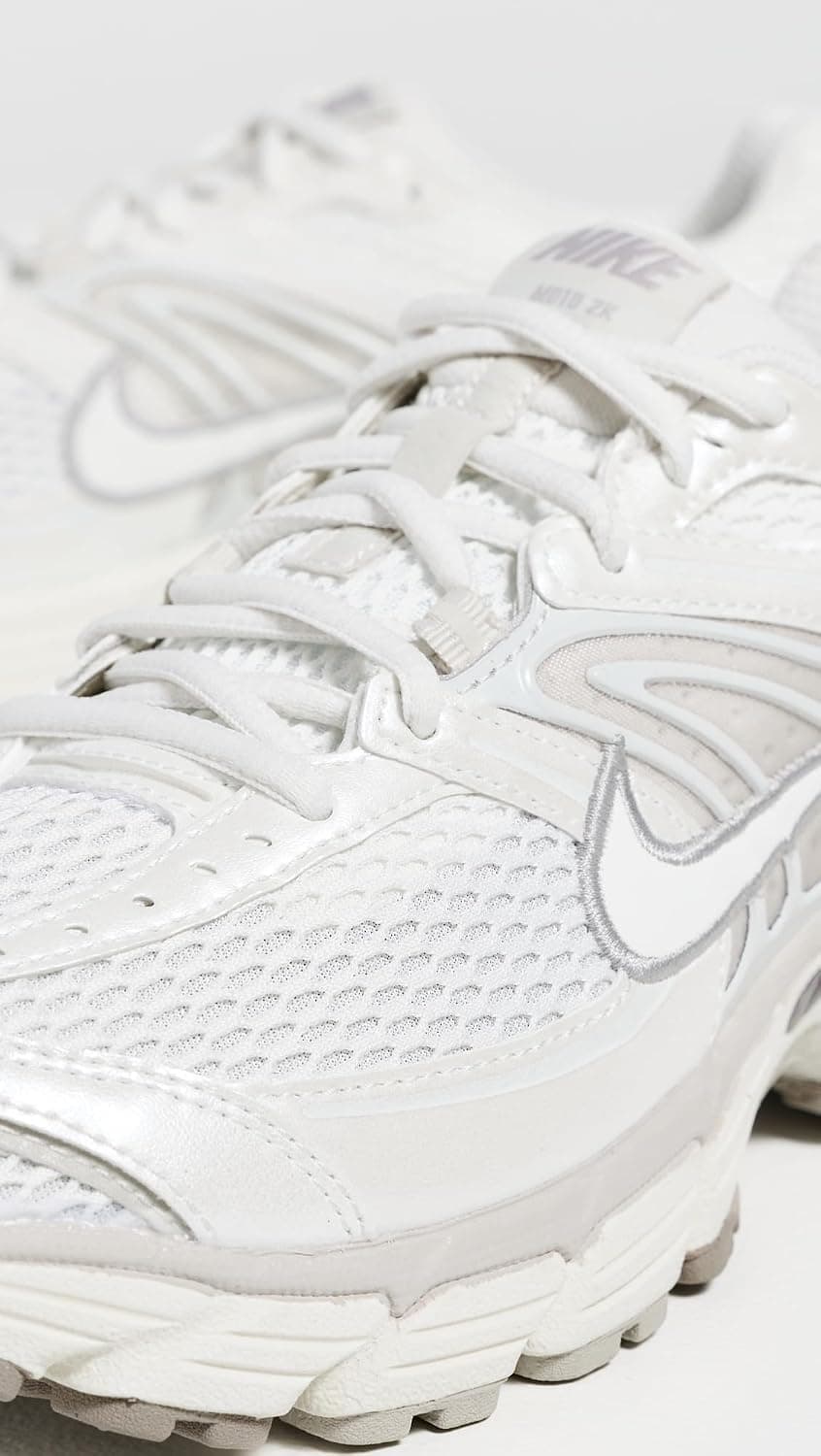 کفش کتانی یونیسکس Nike Air Max Moto 2K سفید صدفی کفش کتانی یونیسکس Nike Air Max Moto 2K سفید صدفی
