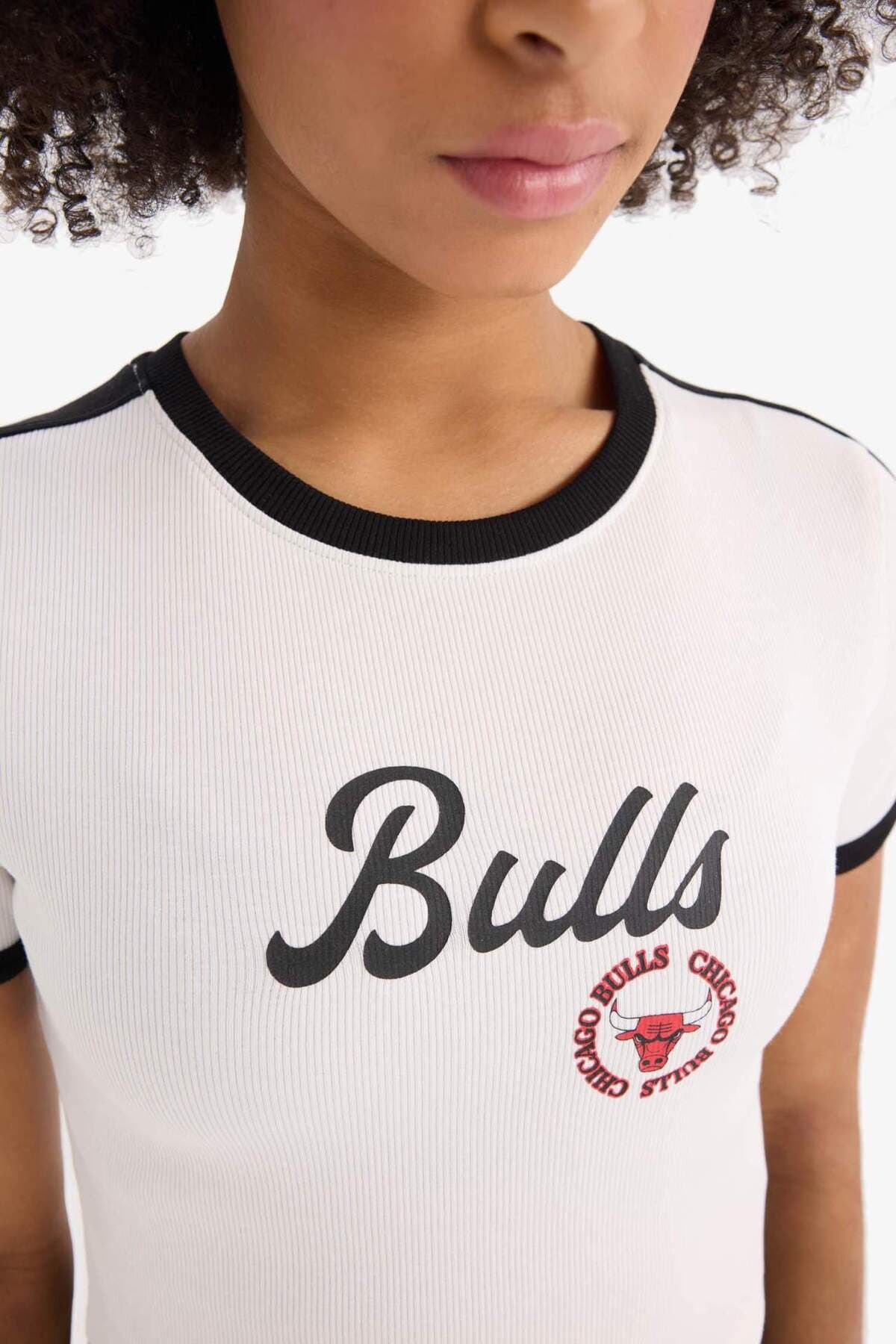 تیشرت زنانه Defacto NBA Chicago Bulls اسلیم یقهگرد آستینکوتاه مدل E2362AX تیشرت زنانه Defacto NBA Chicago Bulls اسلیم یقهگرد آستینکوتاه مدل E2362AX