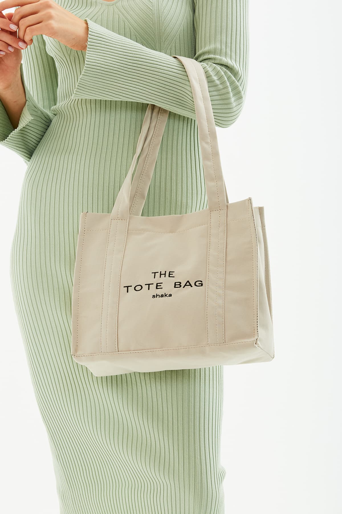 کیف دستی و دوشی زنانه Shaka The Tote Bag کانواس کرم گلدوزیشده با دکمه فشاری مدل U45 25x30 کیف دستی و دوشی زنانه Shaka The Tote Bag کانواس کرم گلدوزیشده با دکمه فشاری مدل U45 25x30