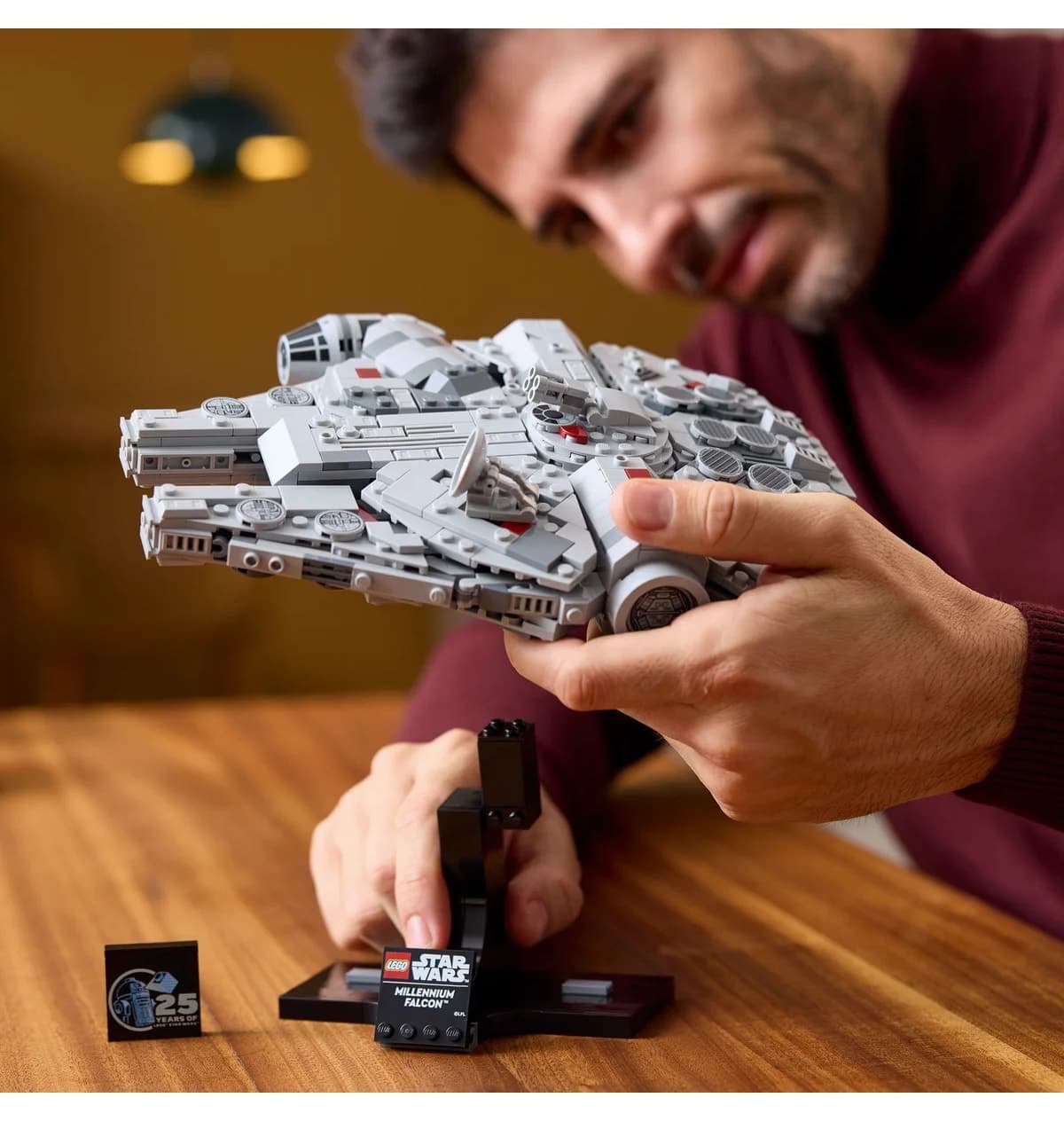 لگو Star Wars Millennium Falcon با 921 قطعه مدل 75375 لگو Star Wars Millennium Falcon با 921 قطعه مدل 75375