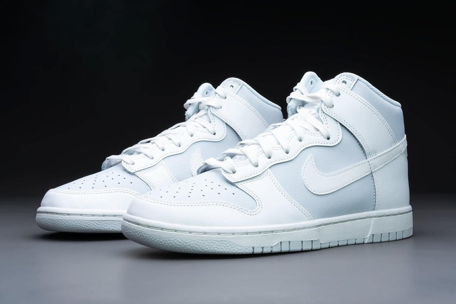 کفش کتانی مردانه Nike مدل Dunk Hi Retro کفش کتانی مردانه Nike مدل Dunk Hi Retro