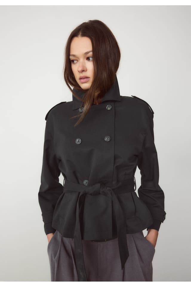 ترنچکوت کوتاه کمربندی Stradivarius ترنچکوت کوتاه کمربندی Stradivarius