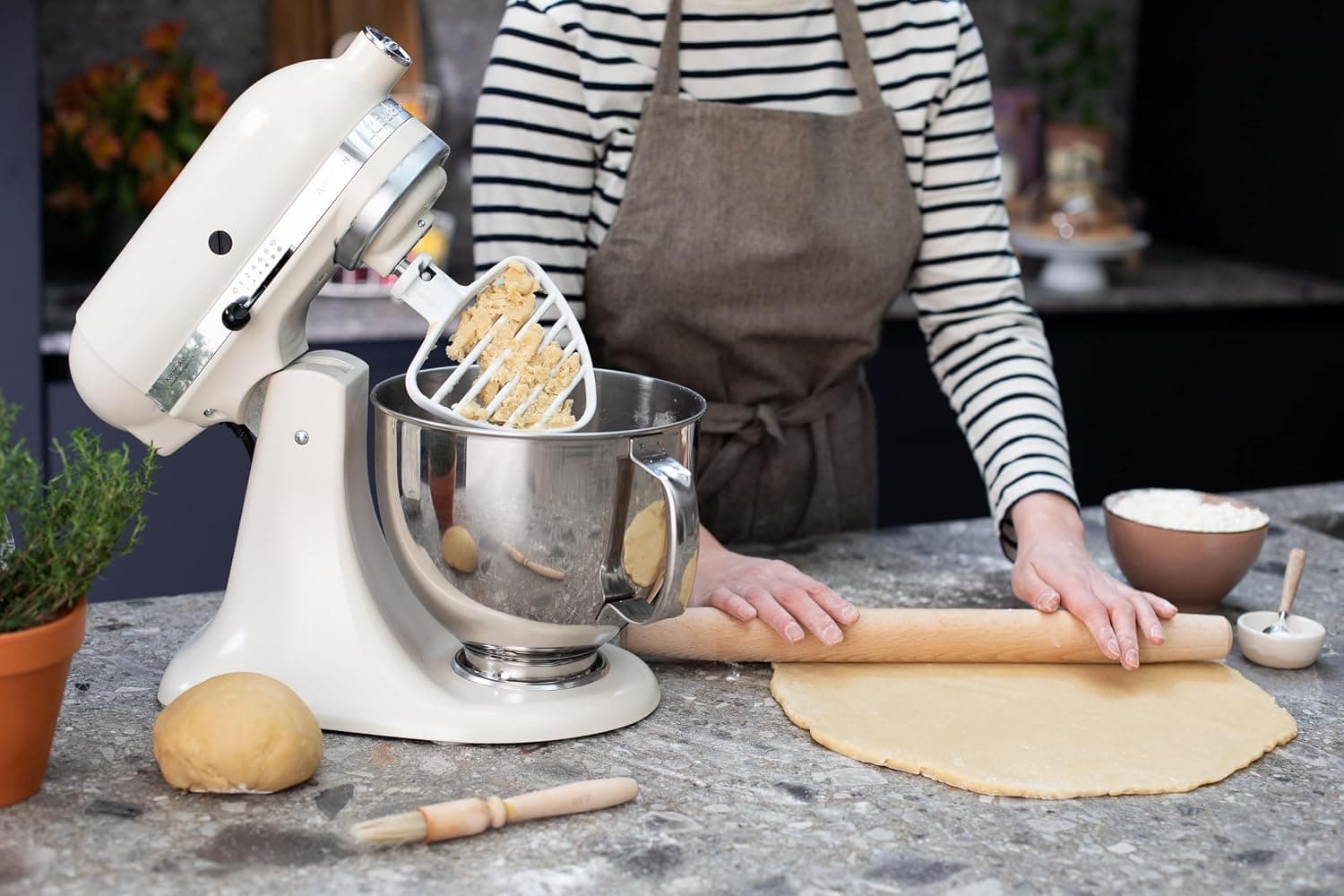 میکسر استند KitchenAid با ظرف 4.8L استیل مدل 5KSMPB5SS میکسر استند KitchenAid با ظرف 4.8L استیل مدل 5KSMPB5SS