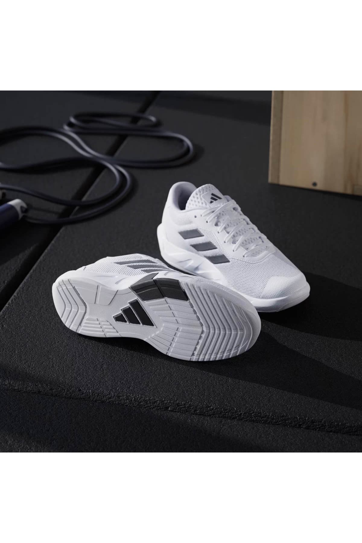 کفش دویدن و تمرین زنانه adidas Amplimove سفید مشکی مدل IF0958 کفش دویدن و تمرین زنانه adidas Amplimove سفید مشکی مدل IF0958