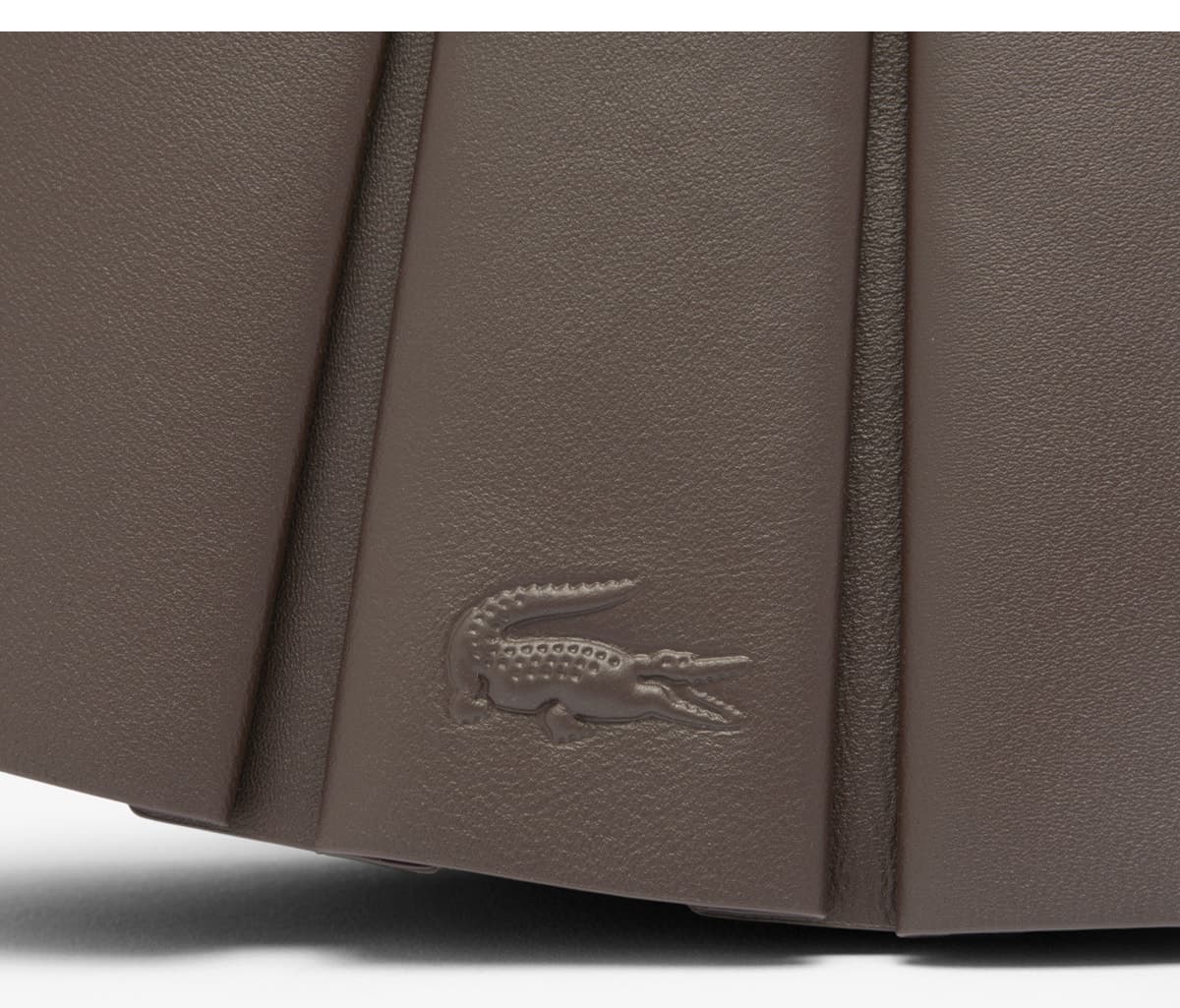 کیف دوشی زنانه Lacoste چرمی قهوهای تیره Medium مدل Lenglen کیف دوشی زنانه Lacoste چرمی قهوهای تیره Medium مدل Lenglen