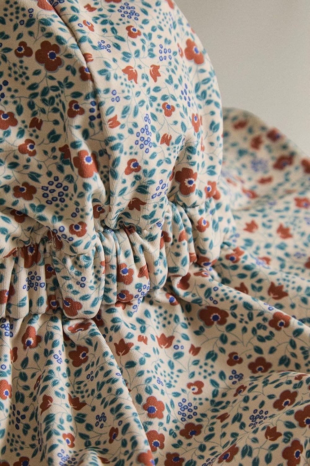 کلاه ساحلی بچگانه Zara گلدار رنگ ماسهای سایز 49 cm کلاه ساحلی بچگانه Zara گلدار رنگ ماسهای سایز 49 cm