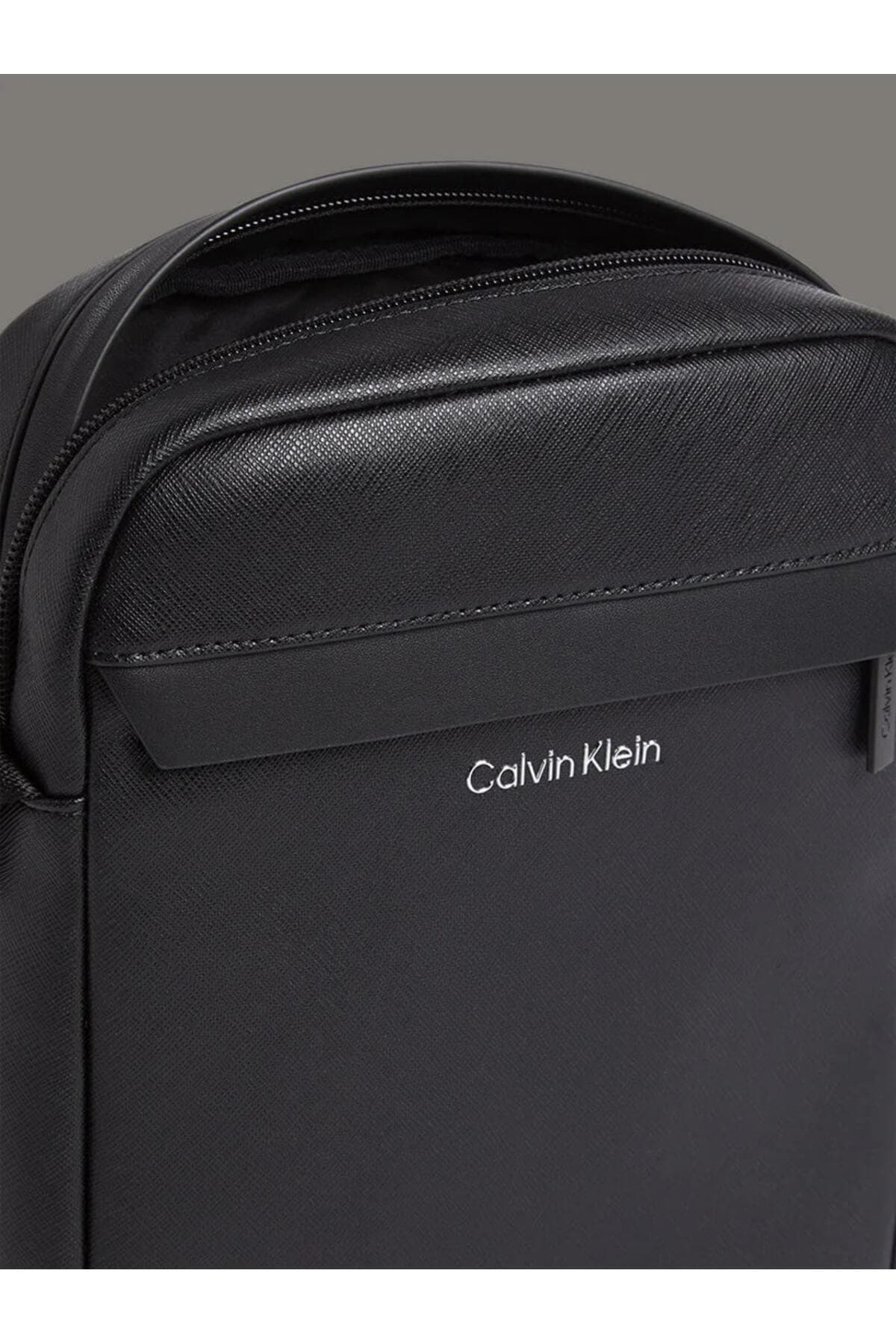 کیف دوشی مردانه Calvin Klein مدل LV04D3083GUB1 کیف دوشی مردانه Calvin Klein مدل LV04D3083GUB1