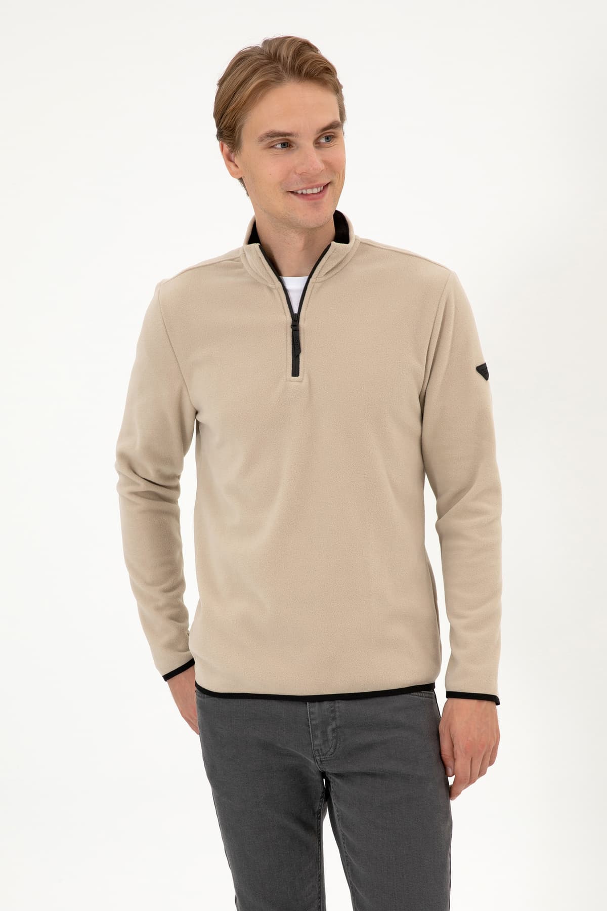 سوئیشرت مردانه U.S. Polo Assn. فیت معمولی بژ تیره نیم زیپ پولار مدل 50313777-VR088 سوئیشرت مردانه U.S. Polo Assn. فیت معمولی بژ تیره نیم زیپ پولار مدل 50313777-VR088