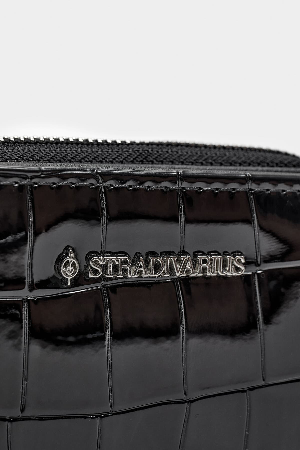 کیف پول زنانه Stradivarius مستطیلی شکل کیف پول زنانه Stradivarius مستطیلی شکل