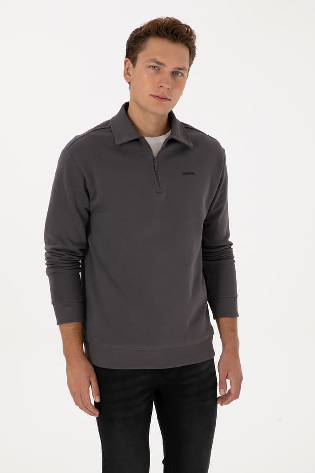 سوئیشرت مردانه U.S. Polo Assn. فیت معمولی نیم زیپ شاردونی زغالی مدل 50313783-VR006 سوئیشرت مردانه U.S. Polo Assn. فیت معمولی نیم زیپ شاردونی زغالی مدل 50313783-VR006