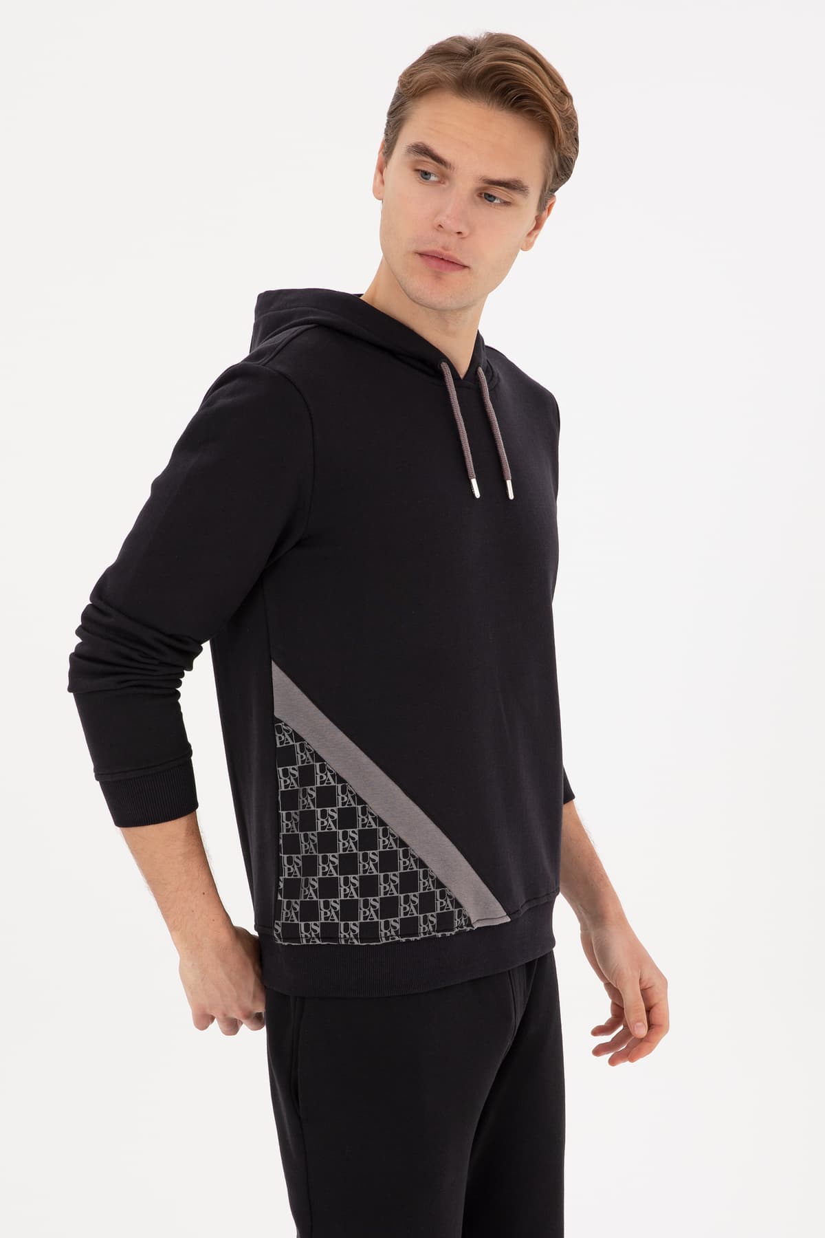 سوئیشرت مردانه U.S. Polo Assn. فیت معمولی کاپشوندار مشکی مدل 50315691-VR046 سوئیشرت مردانه U.S. Polo Assn. فیت معمولی کاپشوندار مشکی مدل 50315691-VR046