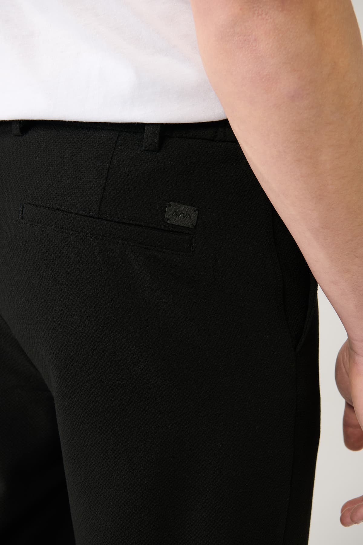 شلوار چینو مردانه Avva مشکی کمر کششی Bi-Stretch فیت باریک مدل B003033 شلوار چینو مردانه Avva مشکی کمر کششی Bi-Stretch فیت باریک مدل B003033
