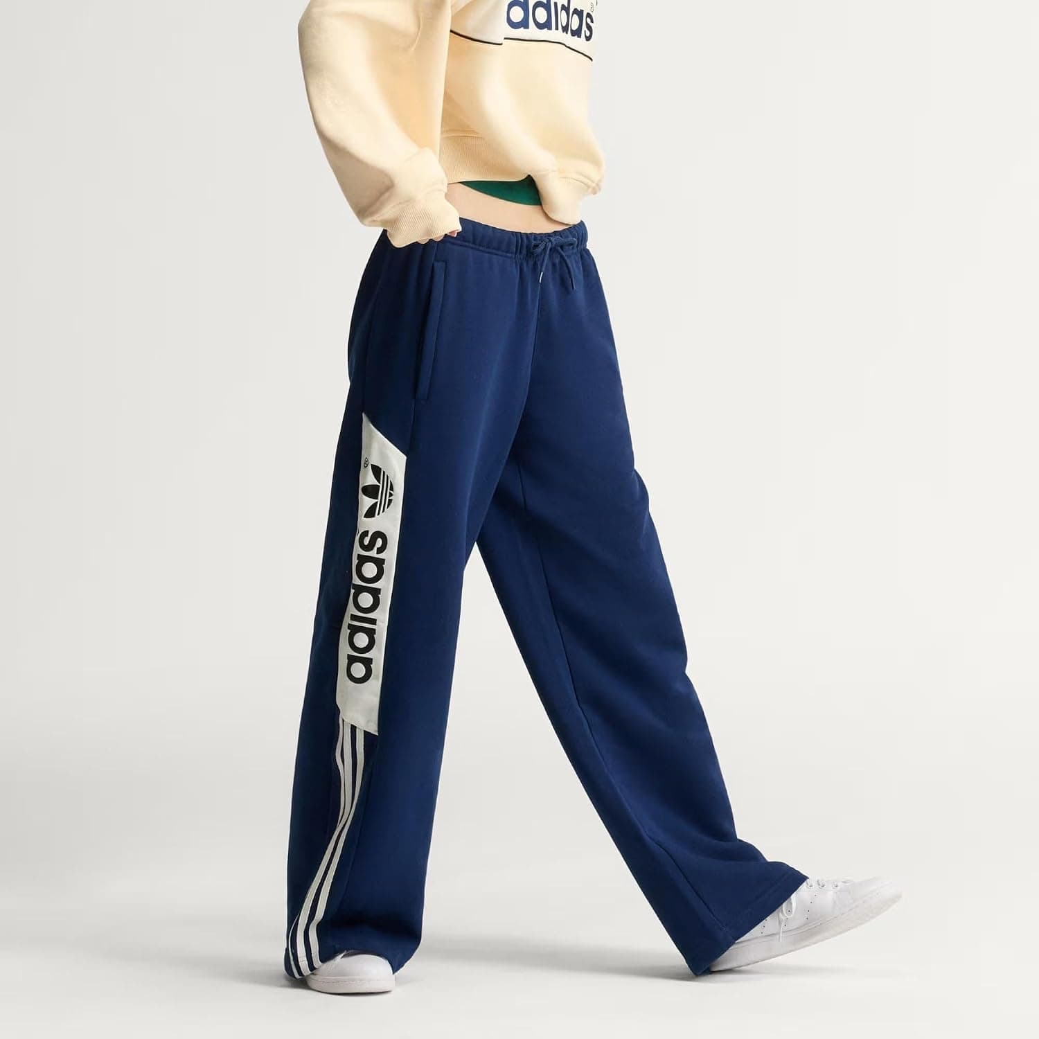شلوار گرمکن زنانه adidas مدل adisignature NY Wide Leg شلوار گرمکن زنانه adidas مدل adisignature NY Wide Leg