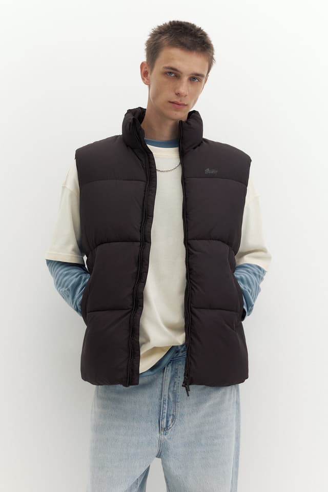 جلیقه لحافدوزیشده Pull & Bear مدل STWD جلیقه لحافدوزیشده Pull & Bear مدل STWD