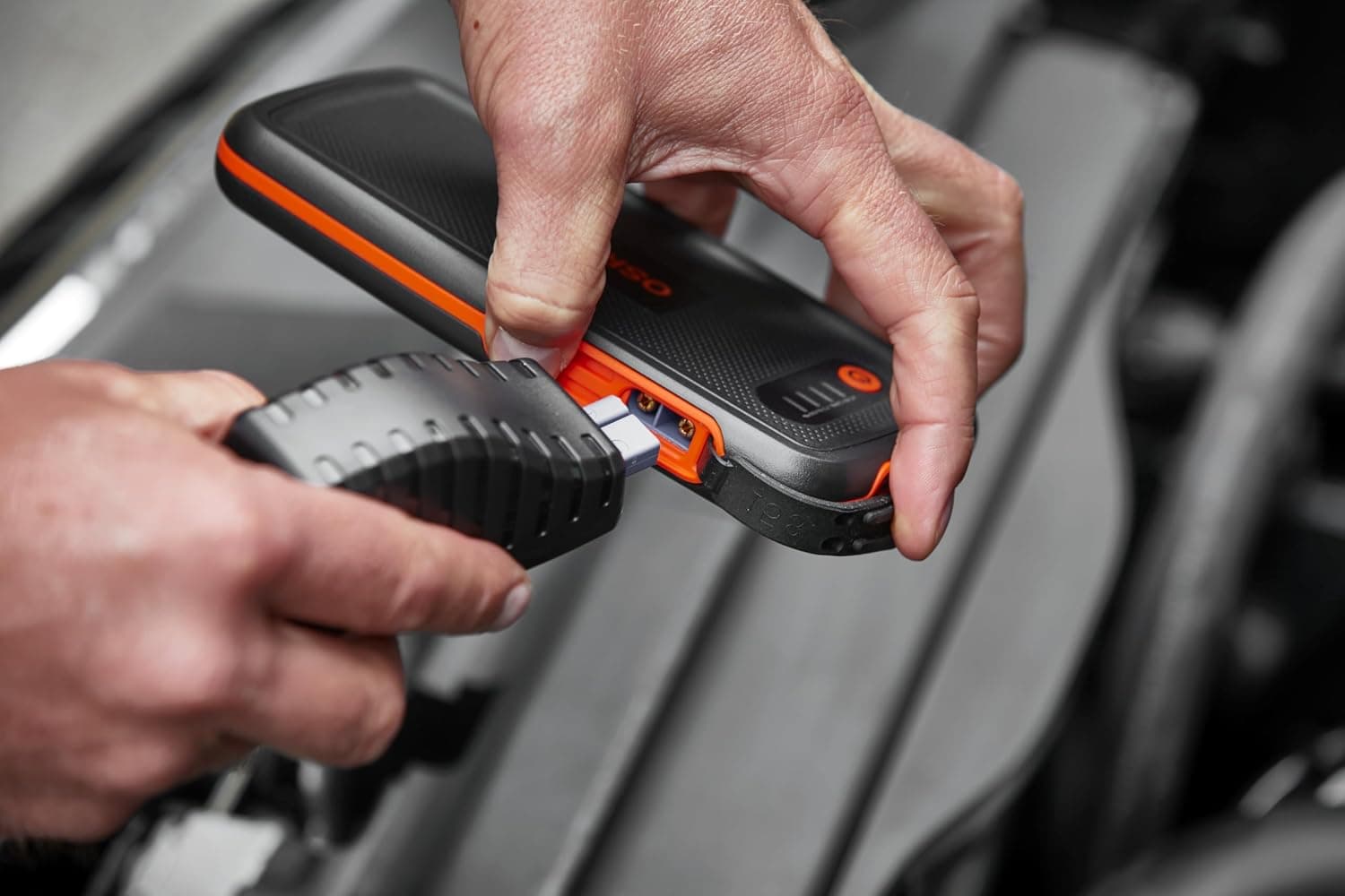جامپاستارتر خودرو Osram لیتیومی با پاوربانک 6000mAh و جریان 500A مدل Batterystart200 جامپاستارتر خودرو Osram لیتیومی با پاوربانک 6000mAh و جریان 500A مدل Batterystart200