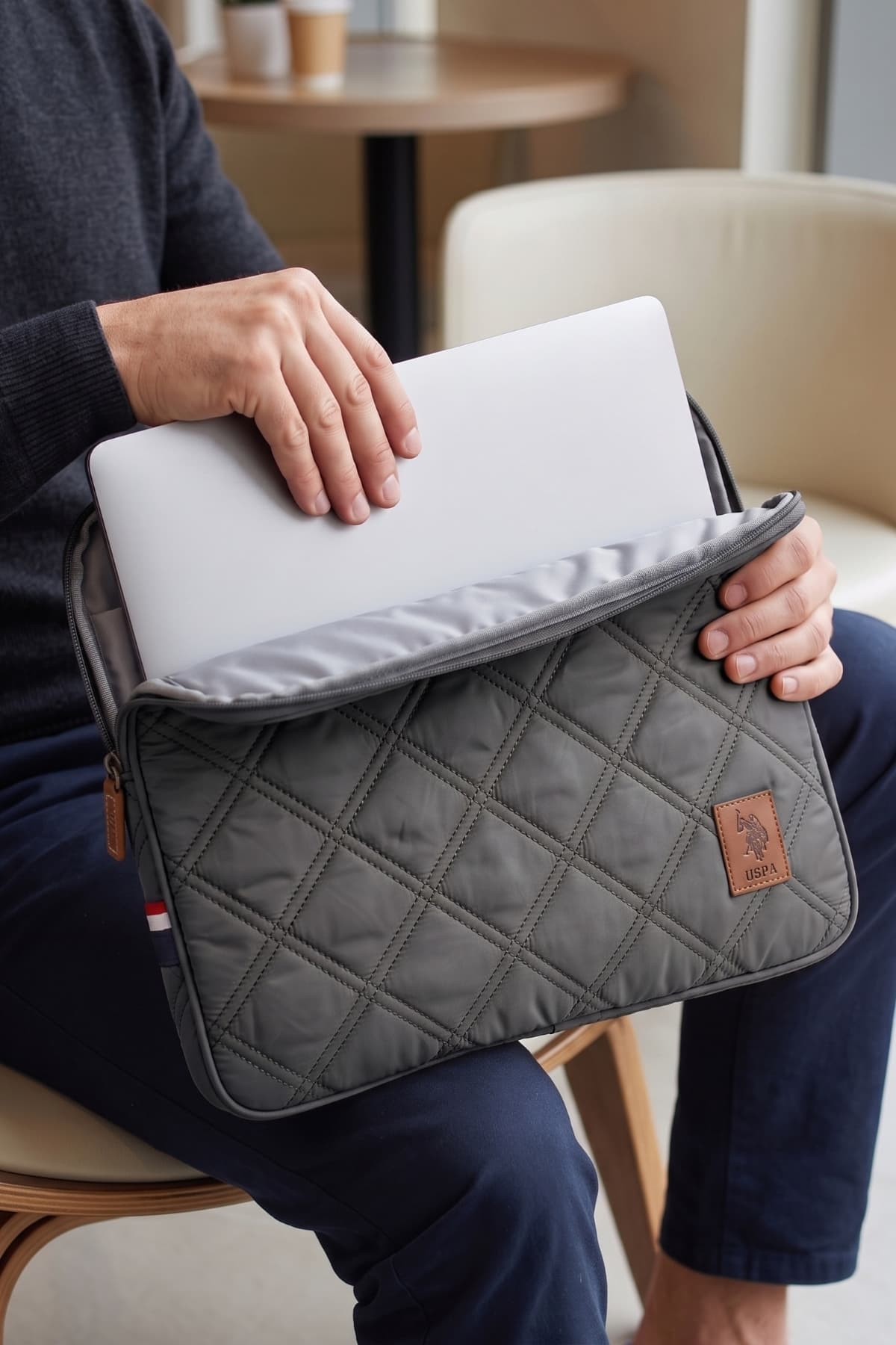 کاور لپتاپ U.S. Polo Assn. مناسب Macbook Air و Macbook Pro 13 و 13.3 اینچی، رنگ سنگی کاور لپتاپ U.S. Polo Assn. مناسب Macbook Air و Macbook Pro 13 و 13.3 اینچی، رنگ سنگی