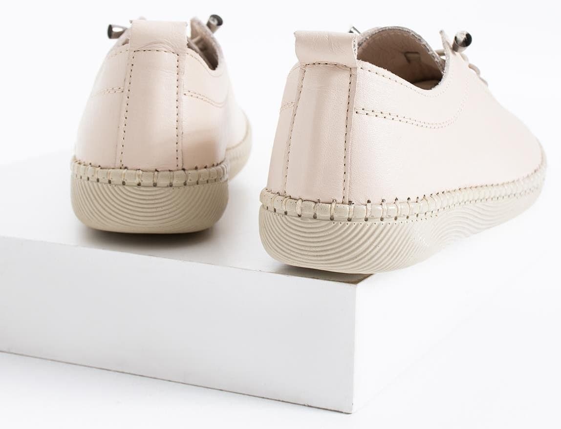 کفش زنانه Moda Pie چرم طبیعی بژ زیره دوختی مدل Negade کفش زنانه Moda Pie چرم طبیعی بژ زیره دوختی مدل Negade