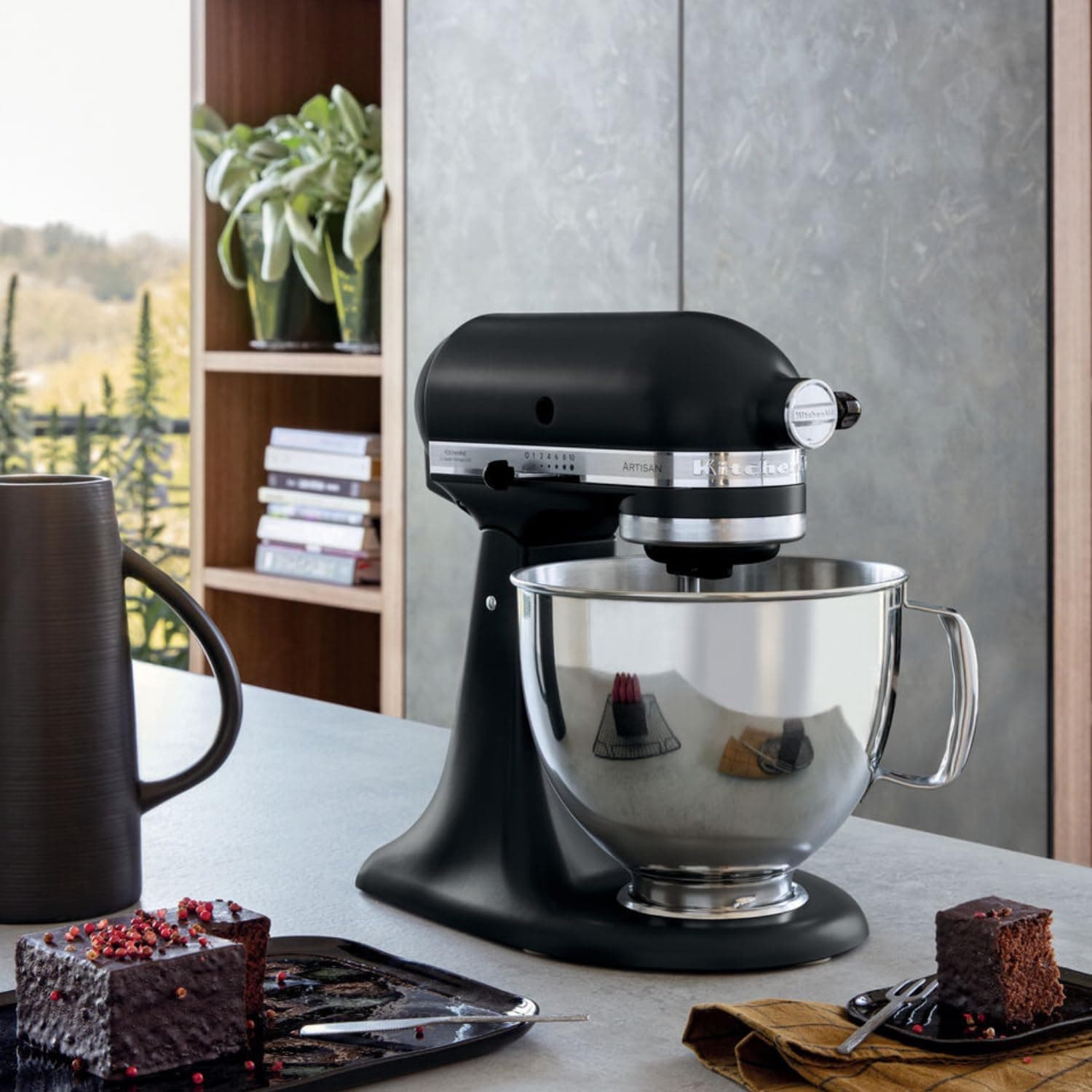 همزن کاسهدار KitchenAid ظرفیت 4,8 L مشکی مات مدل 5KSM125EBM همزن کاسهدار KitchenAid ظرفیت 4,8 L مشکی مات مدل 5KSM125EBM