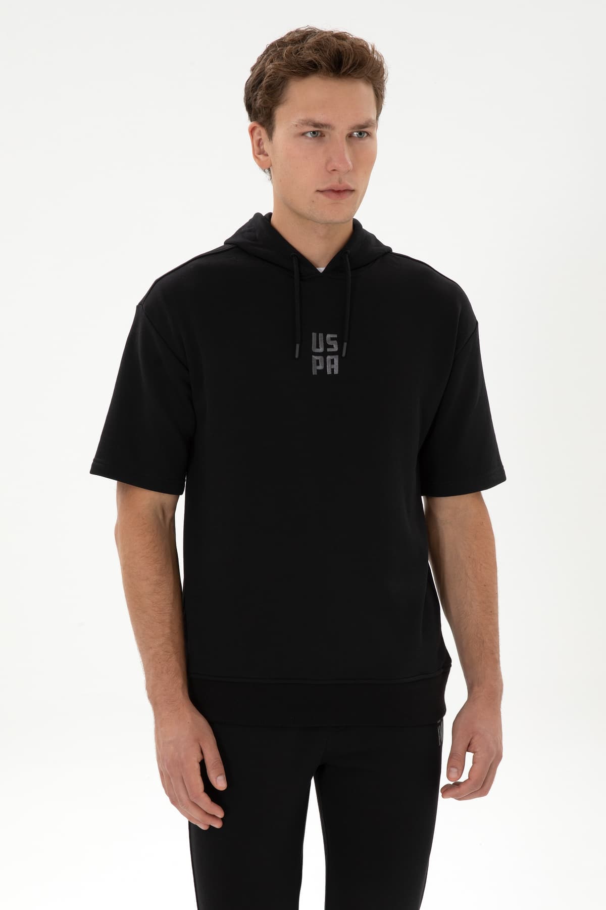 سوئیشرت مردانه U.S. Polo Assn. کلاهدار آستین کوتاه فیت راحت مشکی مدل 50320030-VR046 سوئیشرت مردانه U.S. Polo Assn. کلاهدار آستین کوتاه فیت راحت مشکی مدل 50320030-VR046