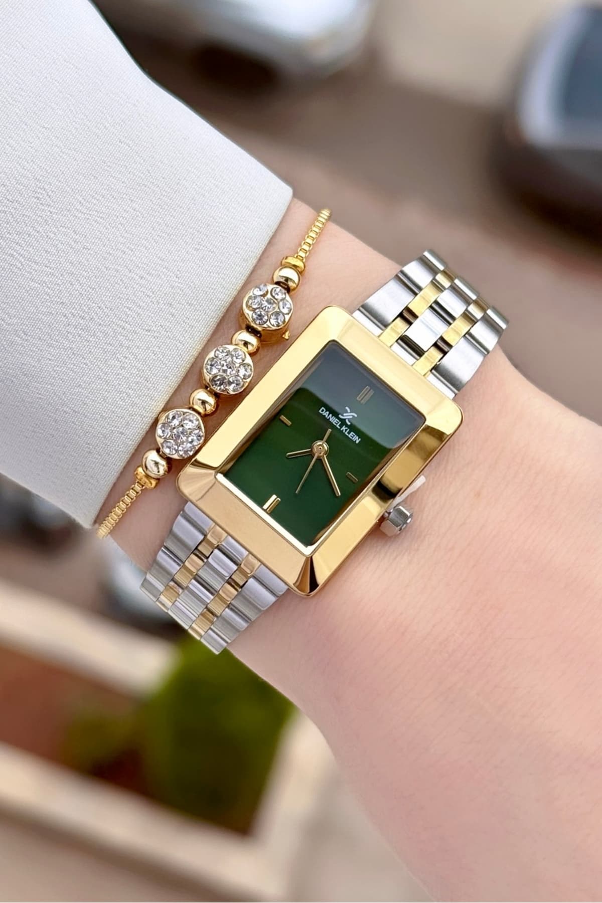 ساعت مچی زنانه Daniel Klein صفحه سبز بند قابل تنظیم 22 mm و دستبند ساعت مچی زنانه Daniel Klein صفحه سبز بند قابل تنظیم 22 mm و دستبند