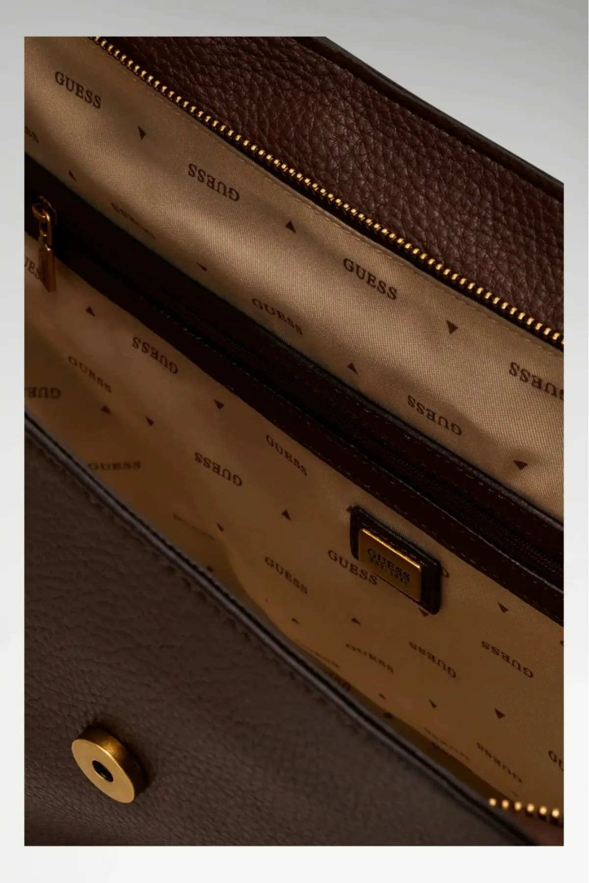 کیف توت زنانه Guess Camden مدل HWBB9308240 کیف توت زنانه Guess Camden مدل HWBB9308240