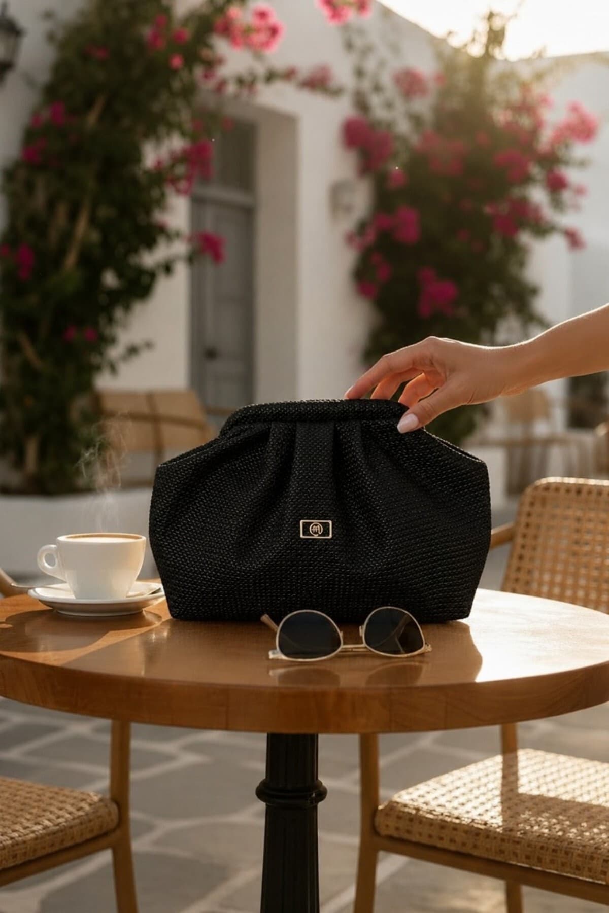 کیف کلاچ زنانه Classbag با ظاهر حصیری مشکی بند دوشی ضربدری کیف کلاچ زنانه Classbag با ظاهر حصیری مشکی بند دوشی ضربدری