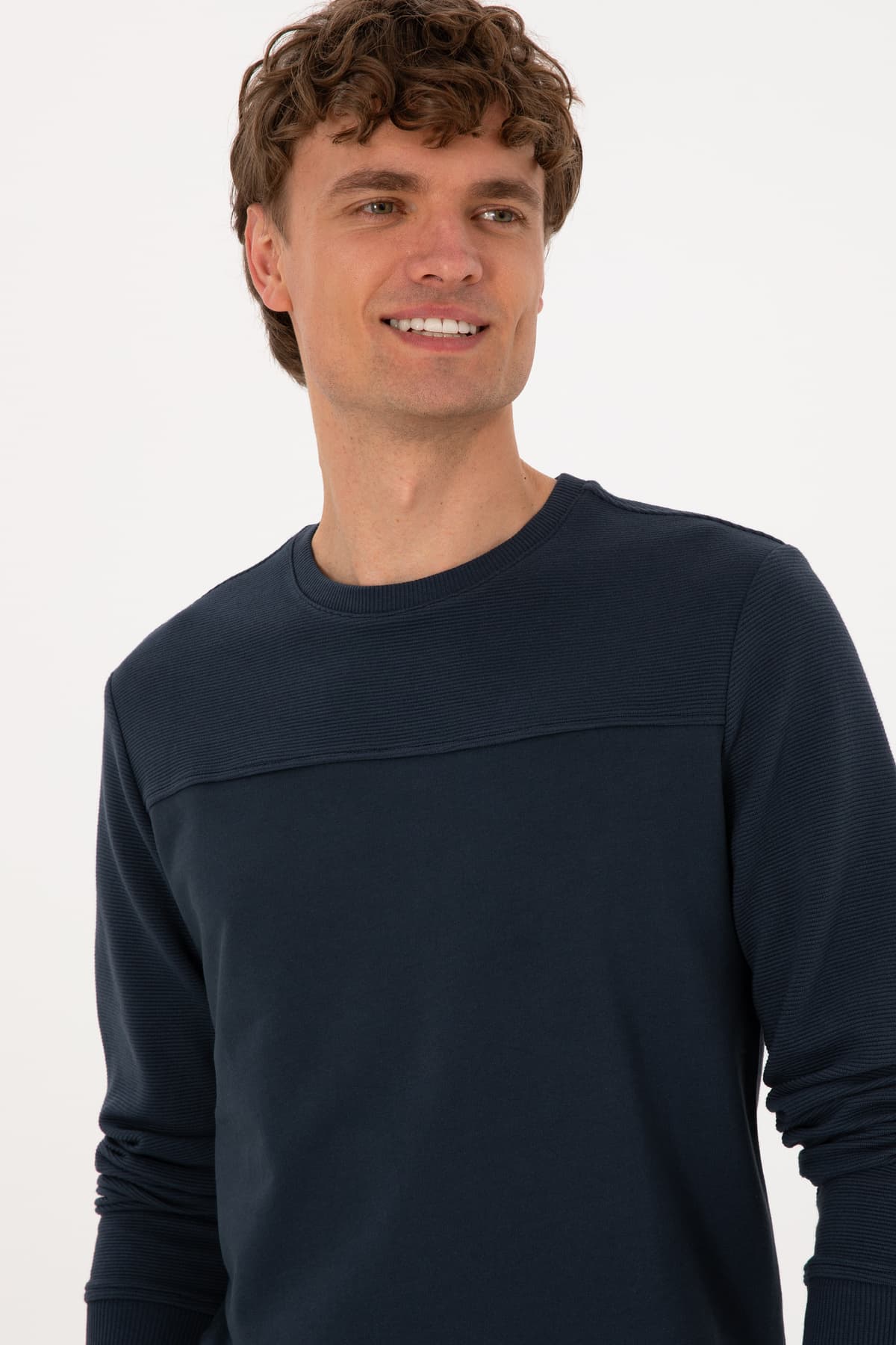 سویشرت مردانه U.S. Polo Assn. یقه گرد فیت معمولی سرمهای روشن نازک مدل 50315455-VR059 سویشرت مردانه U.S. Polo Assn. یقه گرد فیت معمولی سرمهای روشن نازک مدل 50315455-VR059