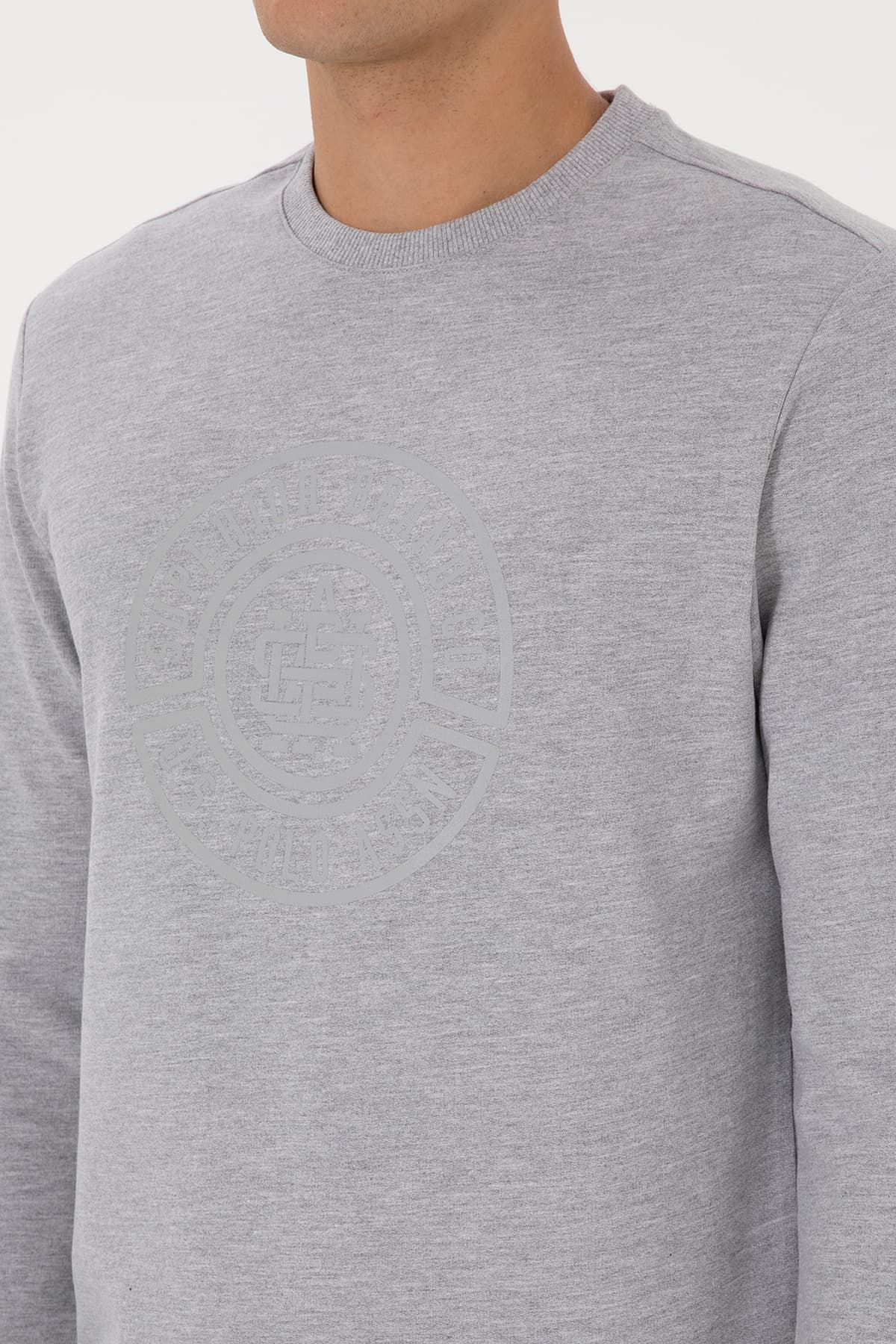 سوئیشرت مردانه U.S. Polo Assn. فیت معمولی یقه گرد خاکستری ملانژ نازک مدل 50324788-VR086 سوئیشرت مردانه U.S. Polo Assn. فیت معمولی یقه گرد خاکستری ملانژ نازک مدل 50324788-VR086