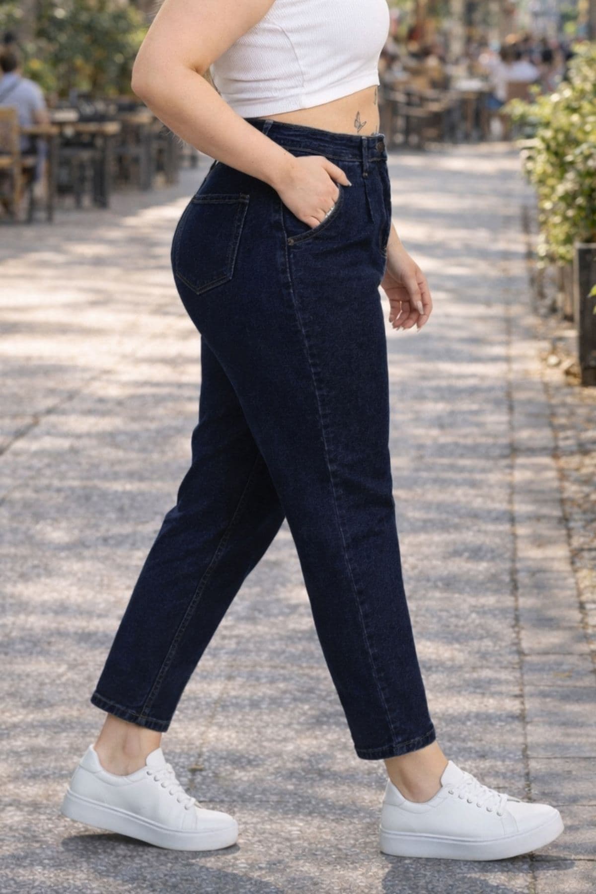 شلوار جین سایز بزرگ CEDY DENIM مامفیت کمر بلند با برش هویجی، دمپا تنگ، پیلیدار و کشی مدل C600 سرمهای شلوار جین سایز بزرگ CEDY DENIM مامفیت کمر بلند با برش هویجی، دمپا تنگ، پیلیدار و کشی مدل C600 سرمهای