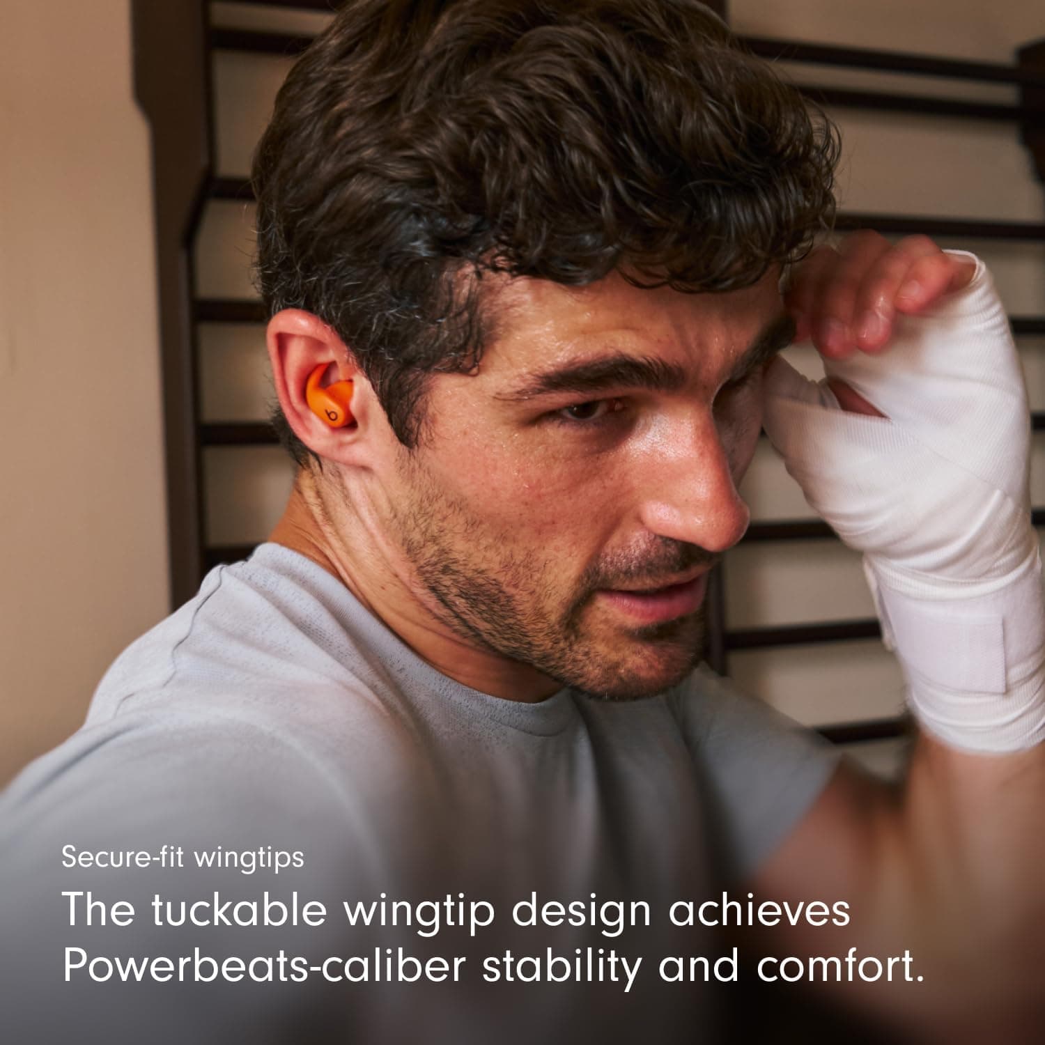 ایربادهای بیسیم ورزشی Beats Powerbeats Fit با حذف نویز نارنجی ایربادهای بیسیم ورزشی Beats Powerbeats Fit با حذف نویز نارنجی