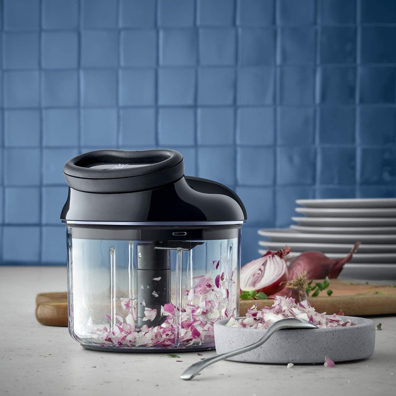 خردکن دستی WMF Gourmet کششی 900 ml پلاستیکی برای سبزیجات، پیاز، سیر، آجیل، سبزیهای معطر و میوه خردکن دستی WMF Gourmet کششی 900 ml پلاستیکی برای سبزیجات، پیاز، سیر، آجیل، سبزیهای معطر و میوه