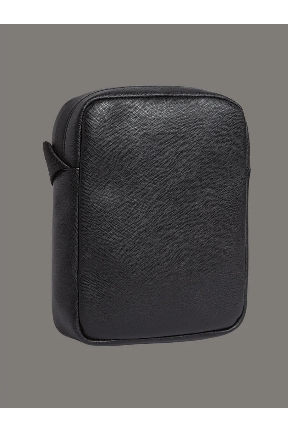 کیف دوشی مردانه Calvin Klein مدل LV04D3083GUB1 کیف دوشی مردانه Calvin Klein مدل LV04D3083GUB1