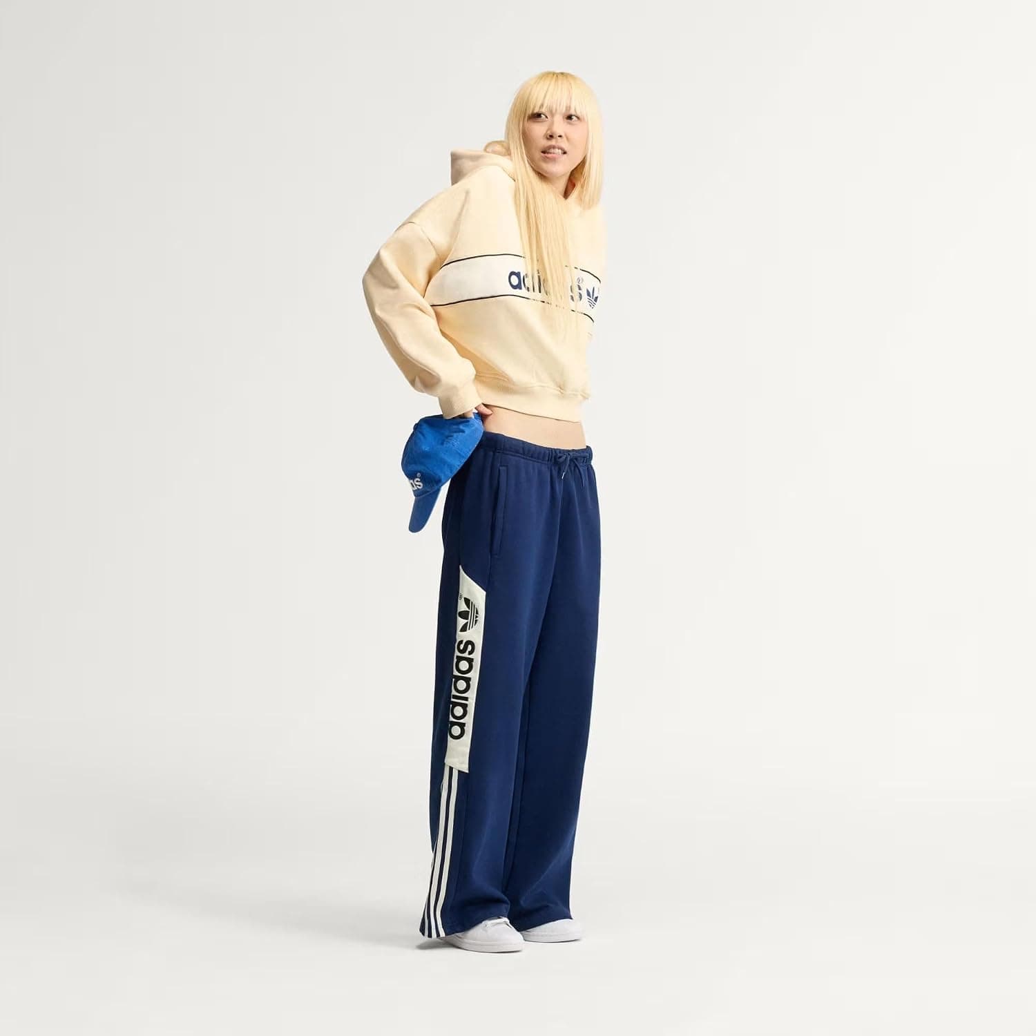 شلوار گرمکن زنانه adidas مدل adisignature NY Wide Leg شلوار گرمکن زنانه adidas مدل adisignature NY Wide Leg