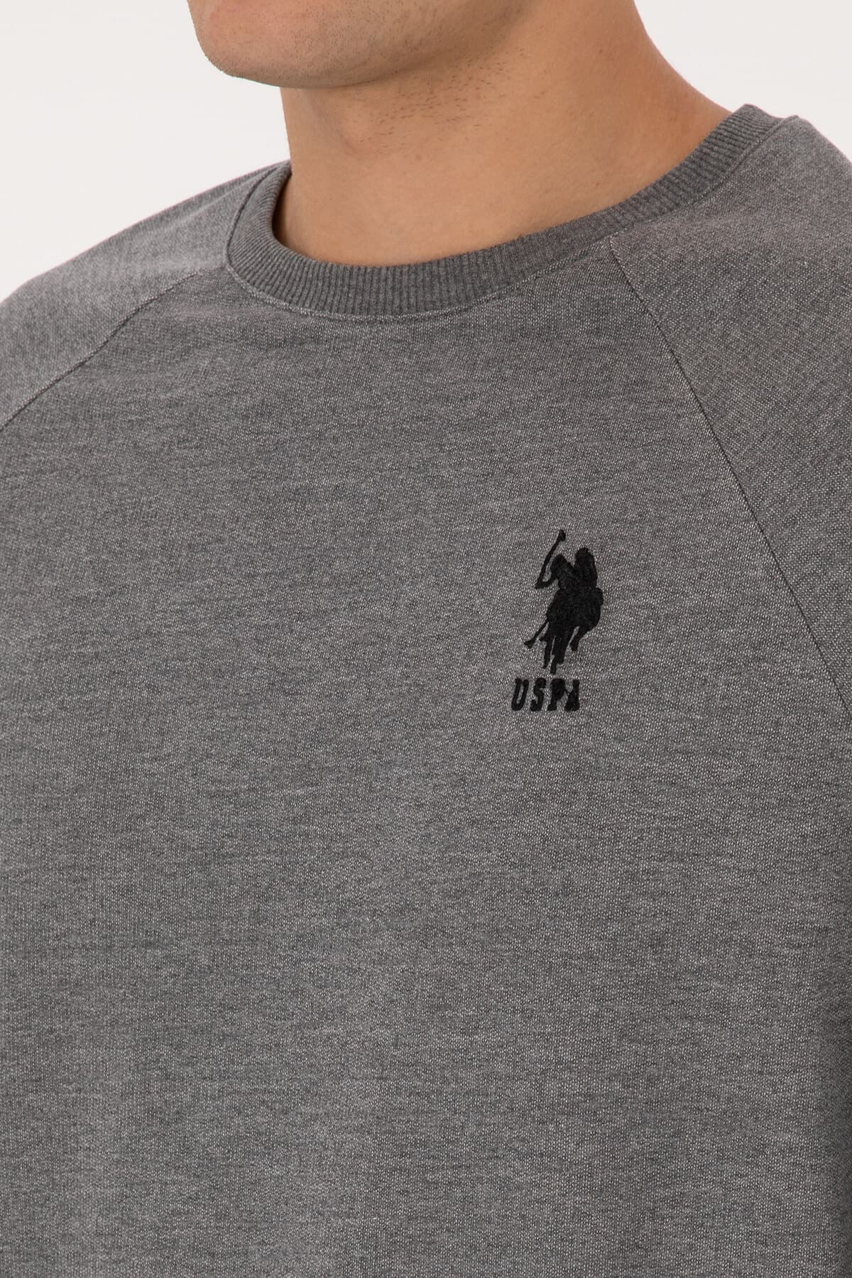 سوئیشرت مردانه U.S. Polo Assn. فیت معمولی یقه گرد خاکستری ملانژ مدل 50308103-VR081 سوئیشرت مردانه U.S. Polo Assn. فیت معمولی یقه گرد خاکستری ملانژ مدل 50308103-VR081