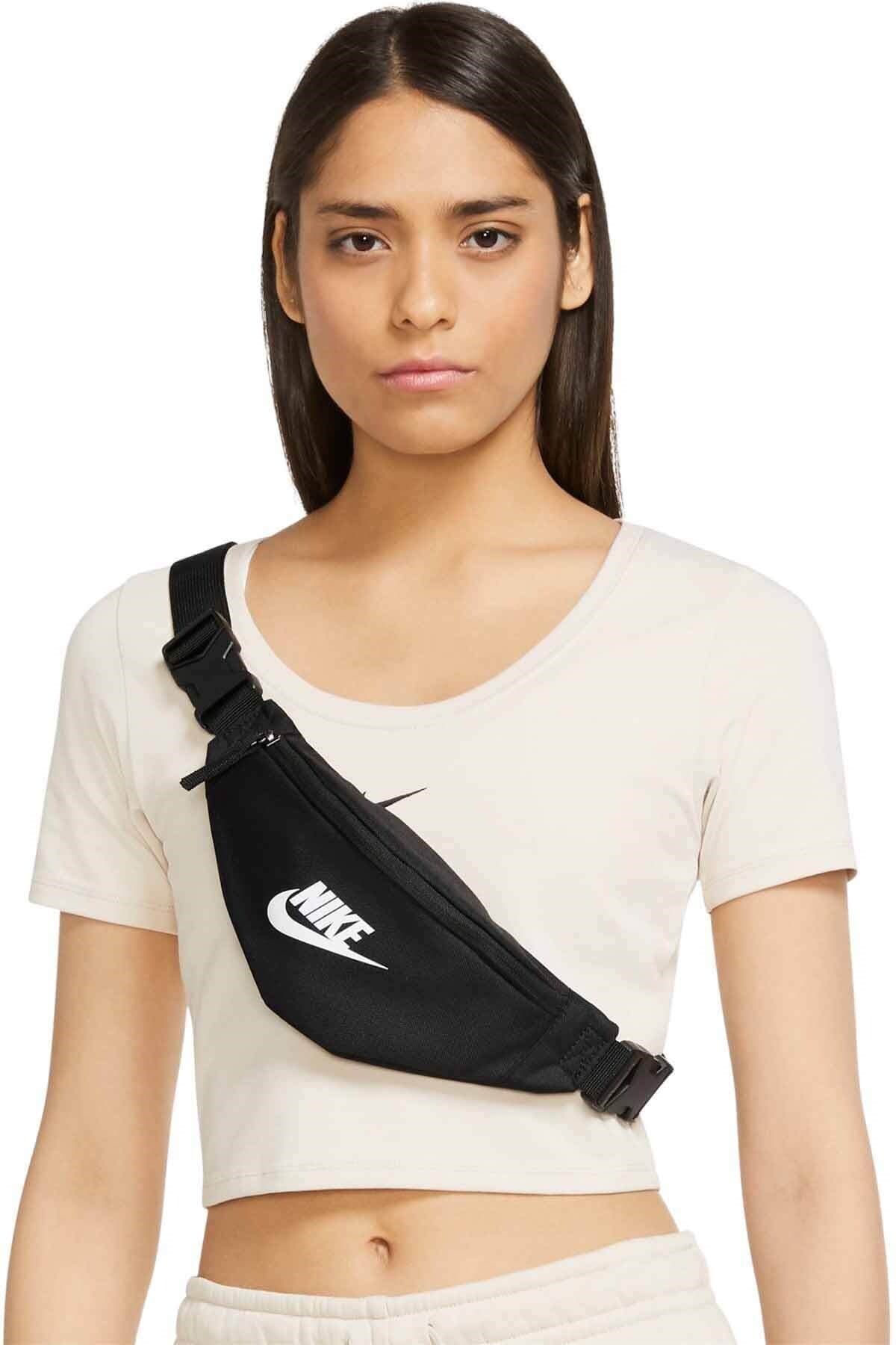 کیف کمری یونیسکس Nike Heritage S مدل DB0488-010 مشکی کیف کمری یونیسکس Nike Heritage S مدل DB0488-010 مشکی