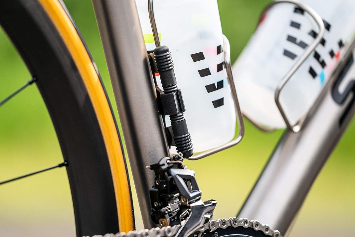 کیت تعمیر پنچری دوچرخه DYNAPLUG Racer Ultralight مشکی کیت تعمیر پنچری دوچرخه DYNAPLUG Racer Ultralight مشکی
