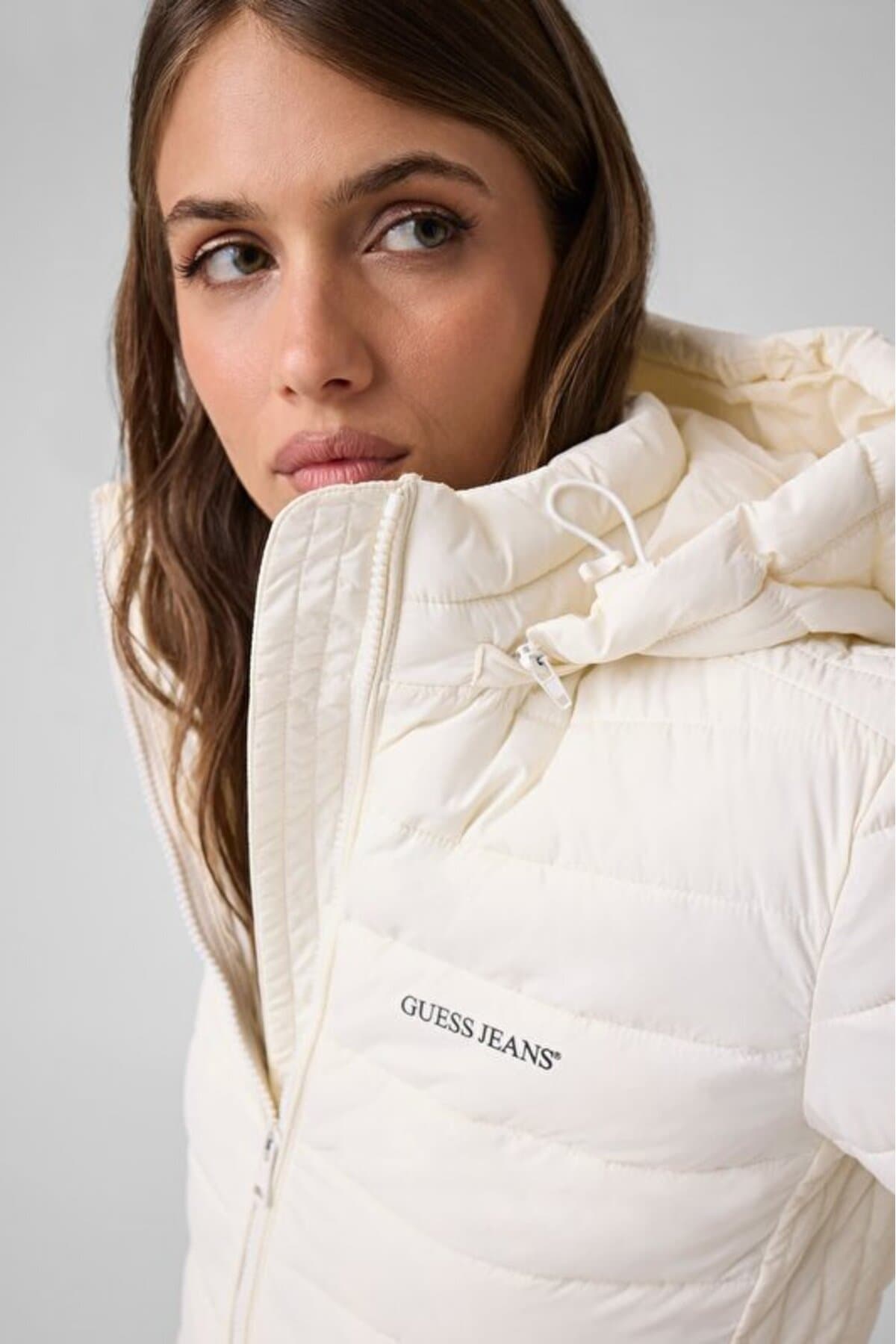 کاپشن زنانه Guess مدل W6YL09W2799-G053 کاپشن زنانه Guess مدل W6YL09W2799-G053