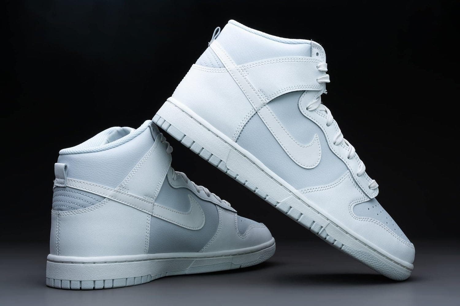 کفش کتانی مردانه Nike مدل Dunk Hi Retro کفش کتانی مردانه Nike مدل Dunk Hi Retro