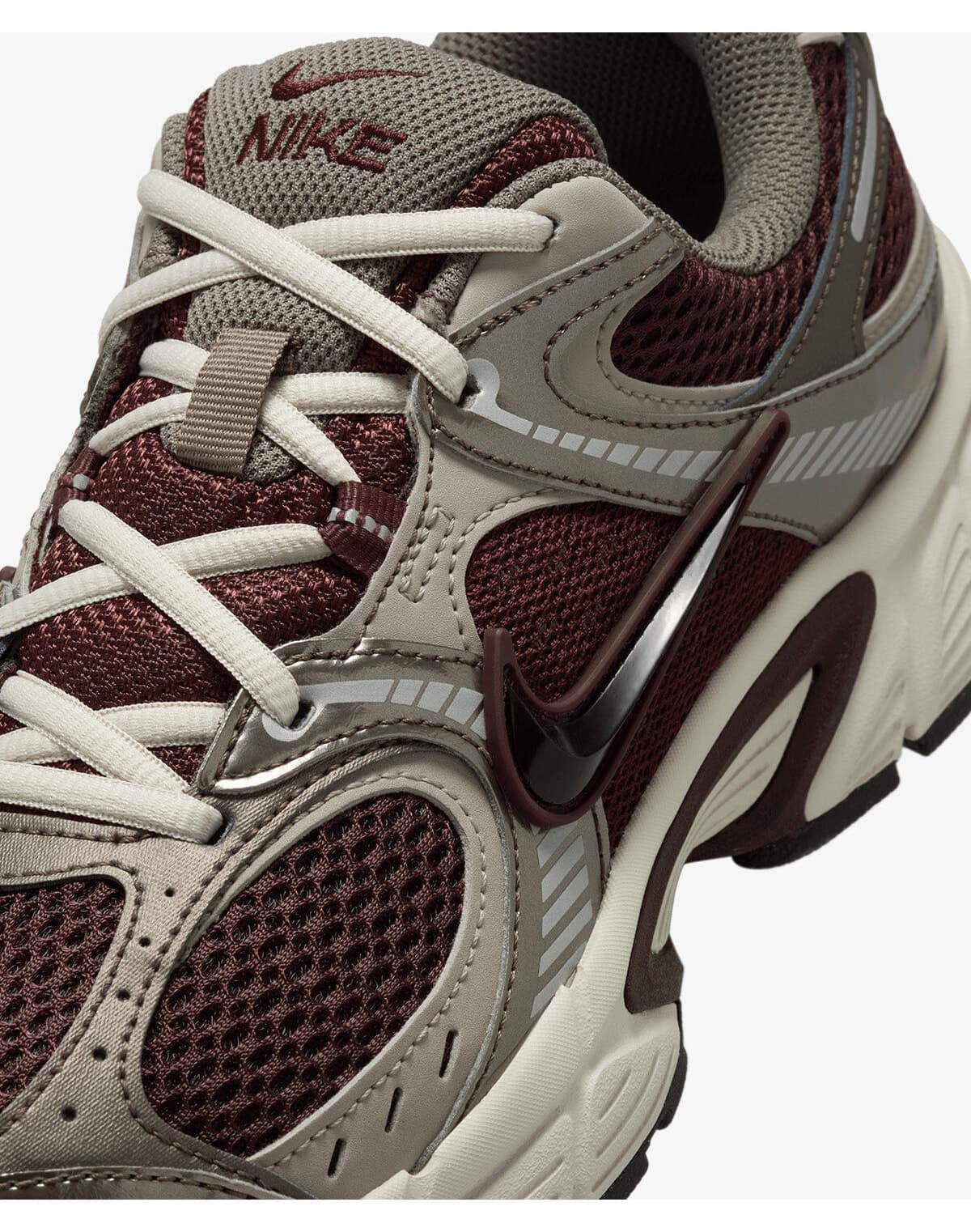 کفش ورزشی زنانه Nike مدل V5 RNR HQ7901-602 کفش ورزشی زنانه Nike مدل V5 RNR HQ7901-602